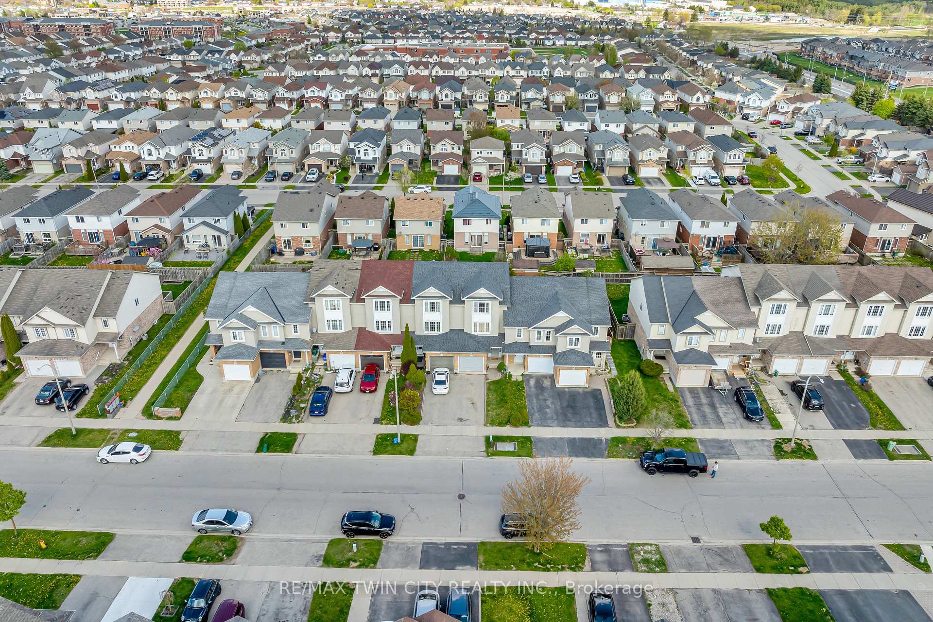 Photo 32 of 124 Donnenwerth Drive, Kitchener — HOMEH