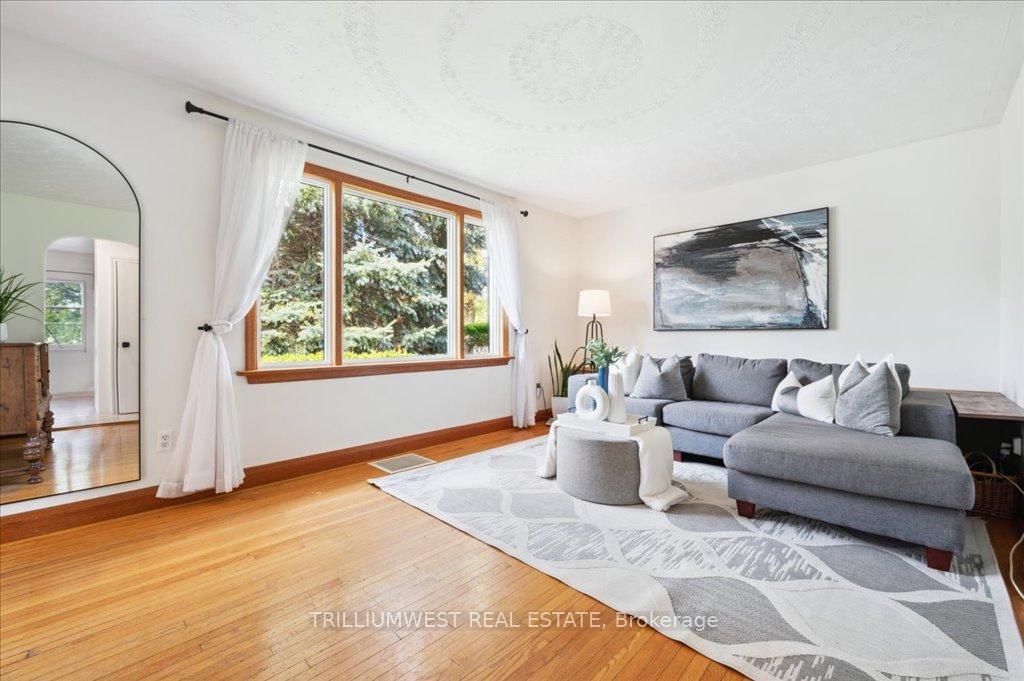 Photo 11 of 539 Guelph Street, Kitchener — HOMEH