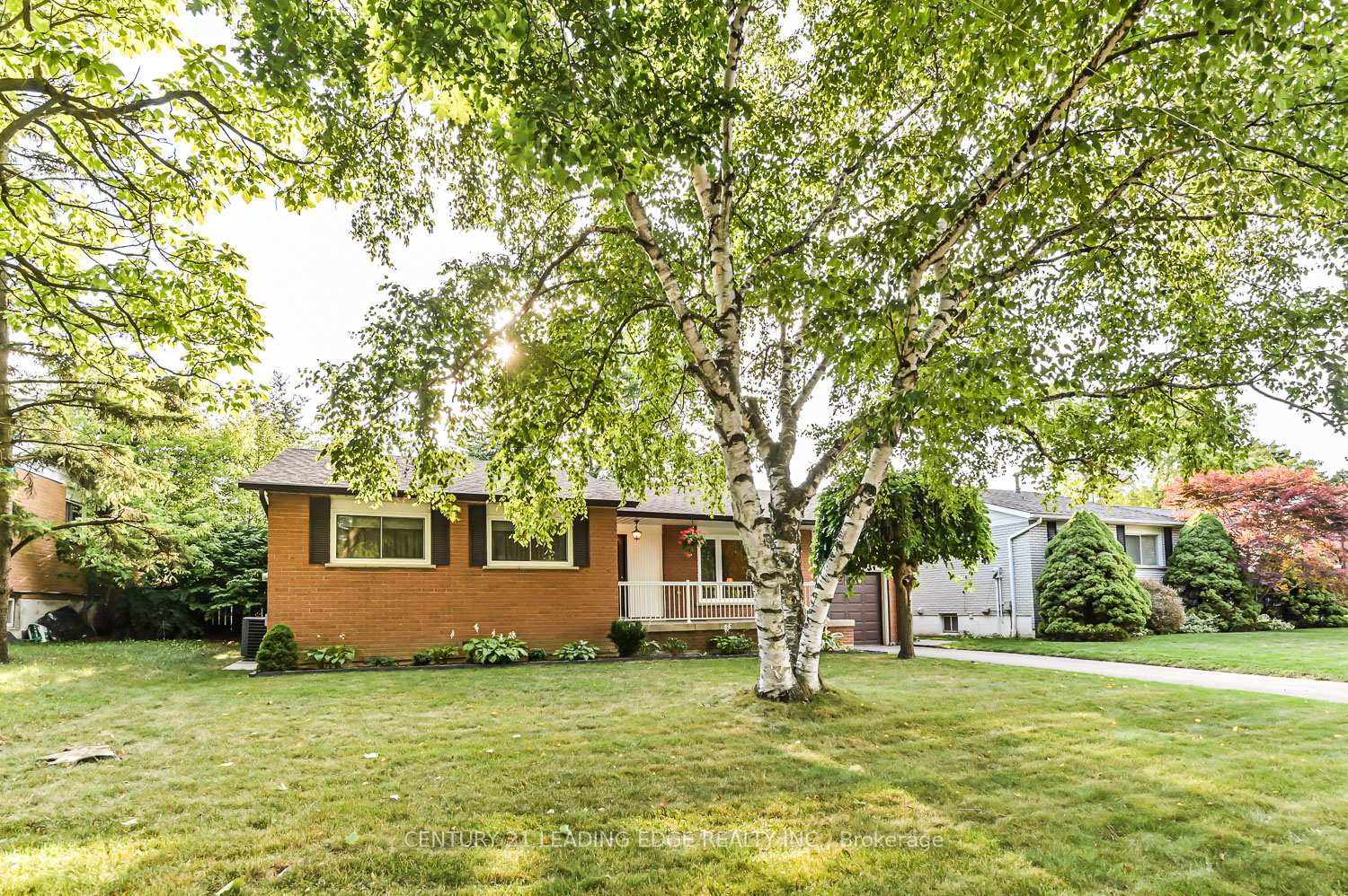 Photo 2 of 18 Sir Constantine Drive, Markham, Markham Village — HOMEH