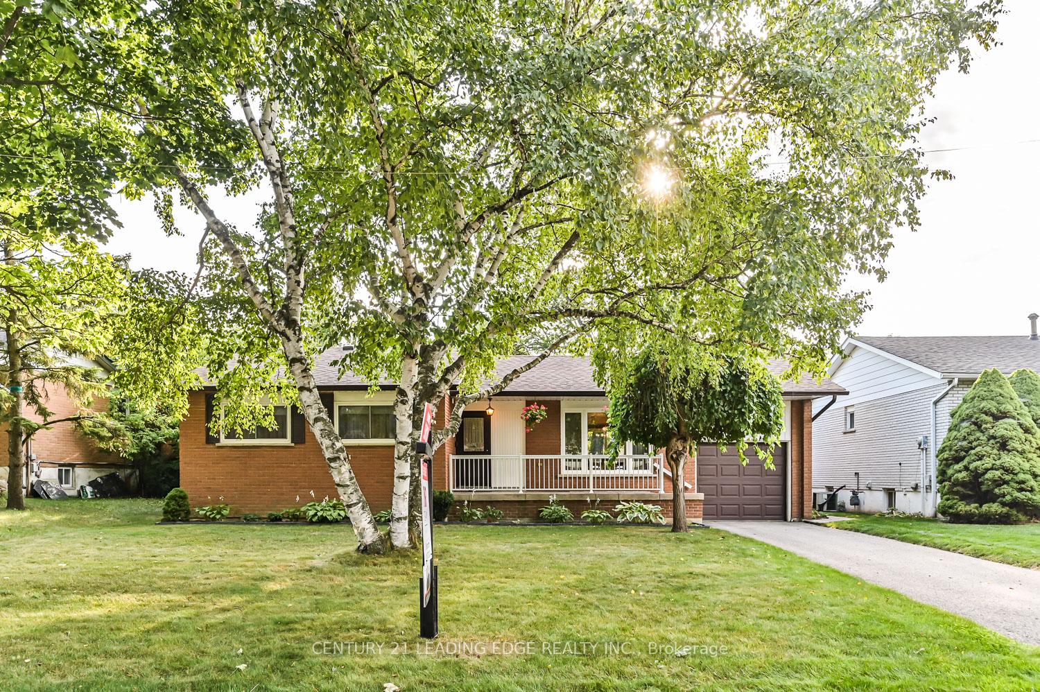 Photo 3 of 18 Sir Constantine Drive, Markham, Markham Village — HOMEH