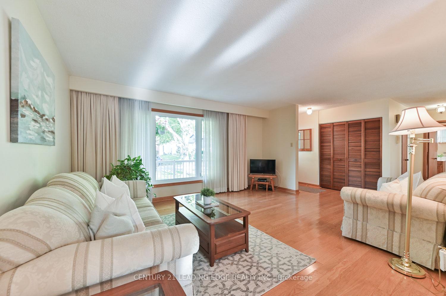 Photo 8 of 18 Sir Constantine Drive, Markham, Markham Village — HOMEH
