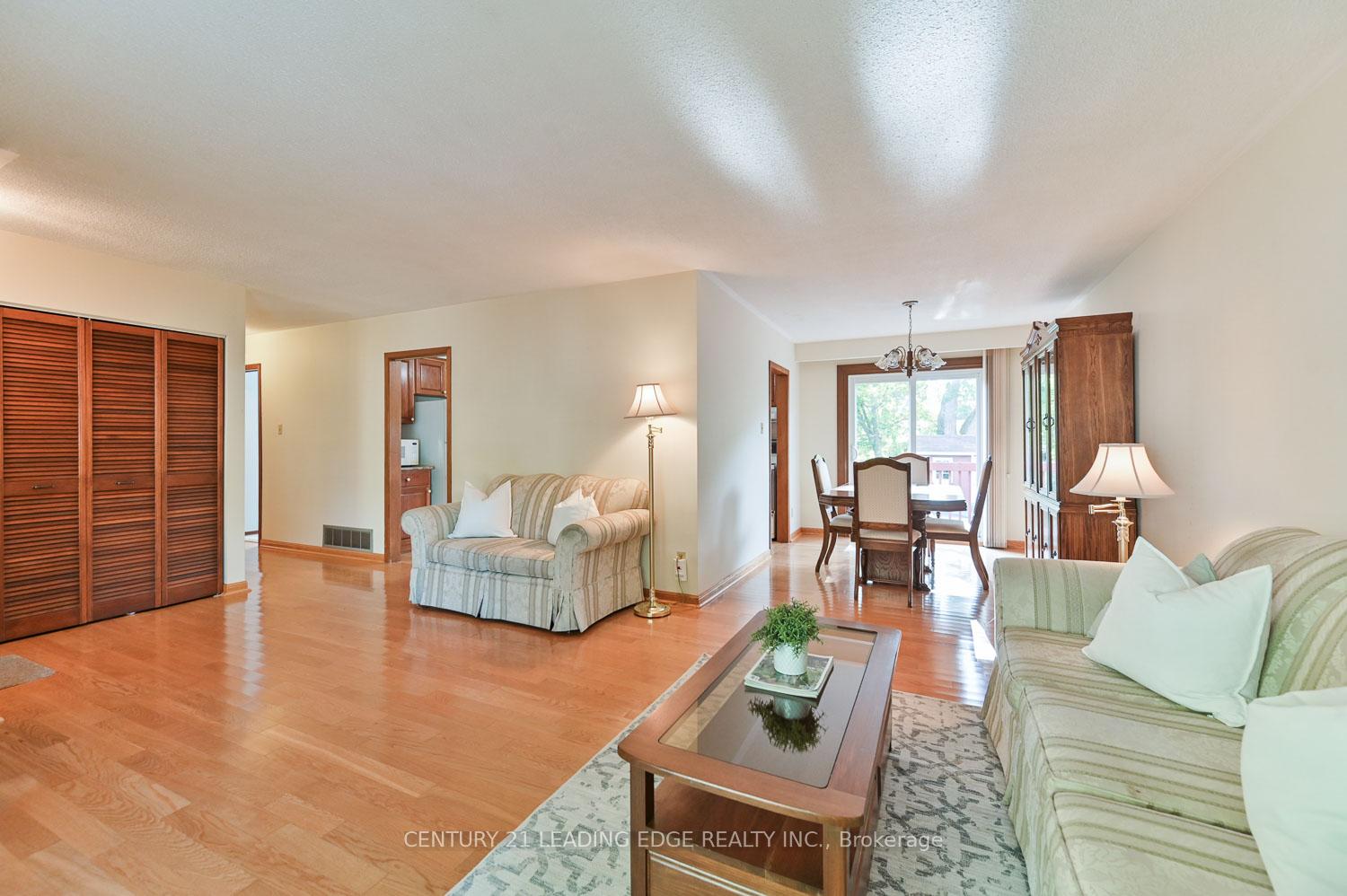 Photo 10 of 18 Sir Constantine Drive, Markham, Markham Village — HOMEH