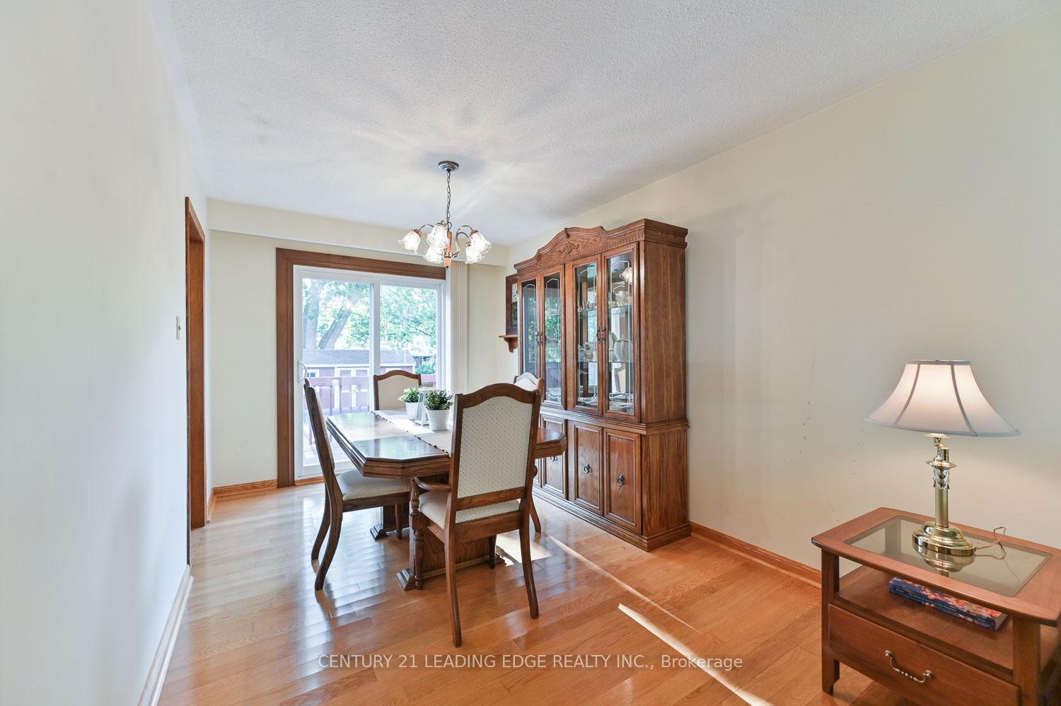 Photo 11 of 18 Sir Constantine Drive, Markham, Markham Village — HOMEH