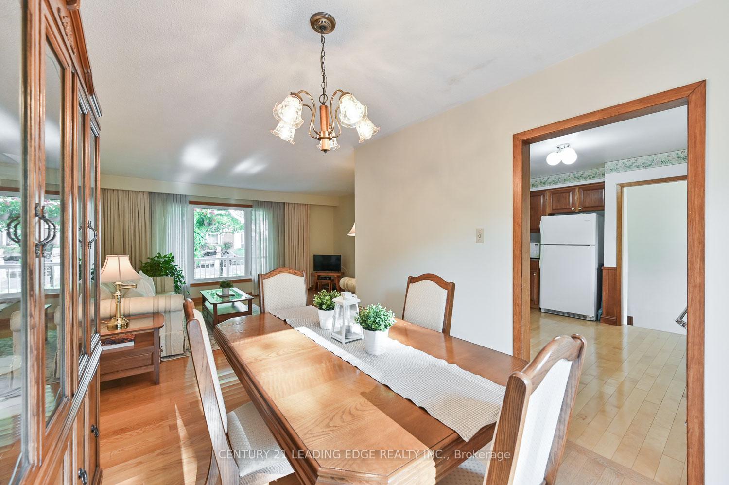 Photo 12 of 18 Sir Constantine Drive, Markham, Markham Village — HOMEH