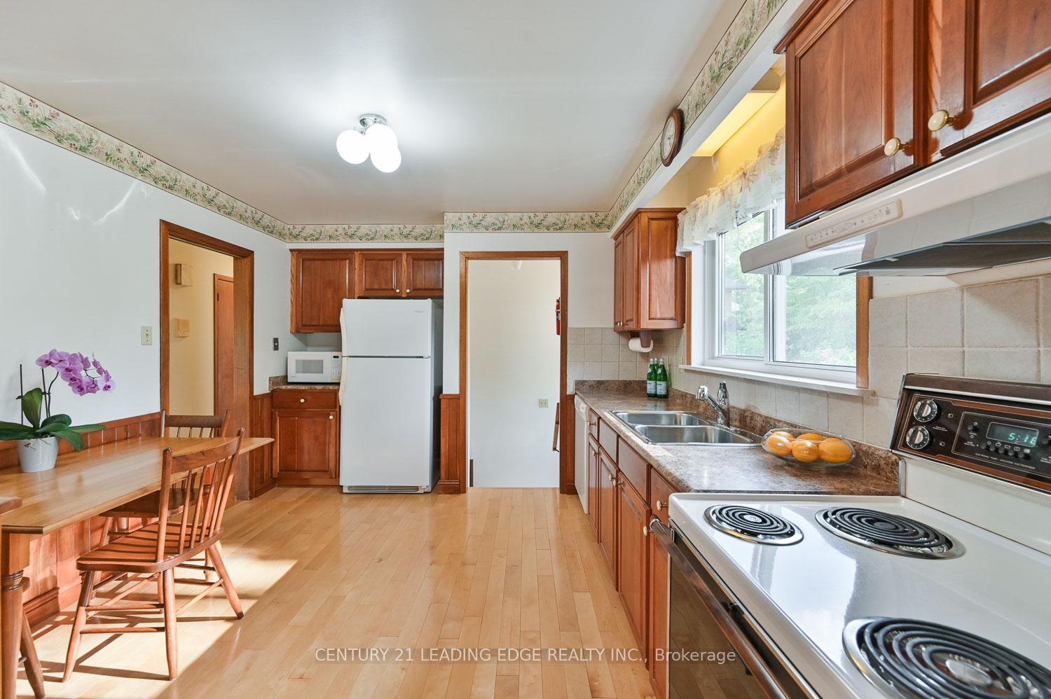Photo 13 of 18 Sir Constantine Drive, Markham, Markham Village — HOMEH