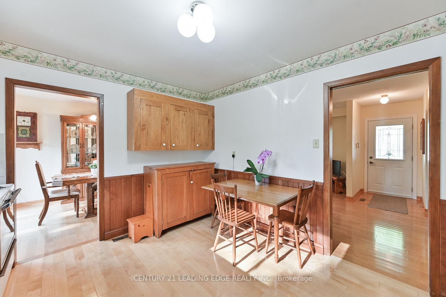 Photo 14 of 18 Sir Constantine Drive, Markham, Markham Village — HOMEH
