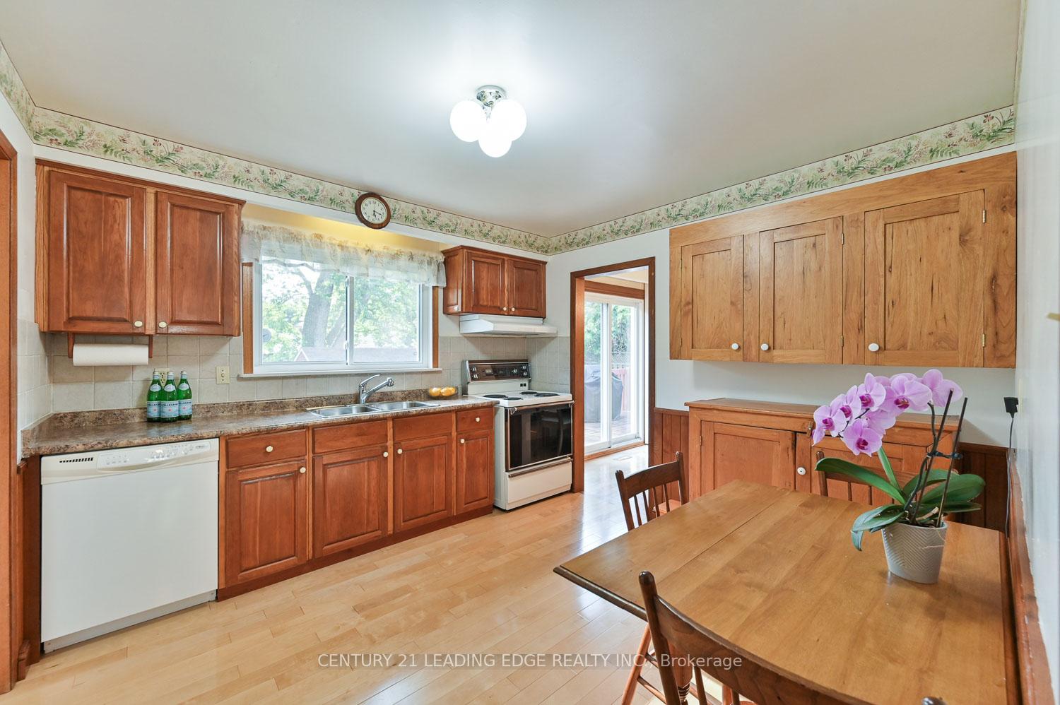 Photo 15 of 18 Sir Constantine Drive, Markham, Markham Village — HOMEH