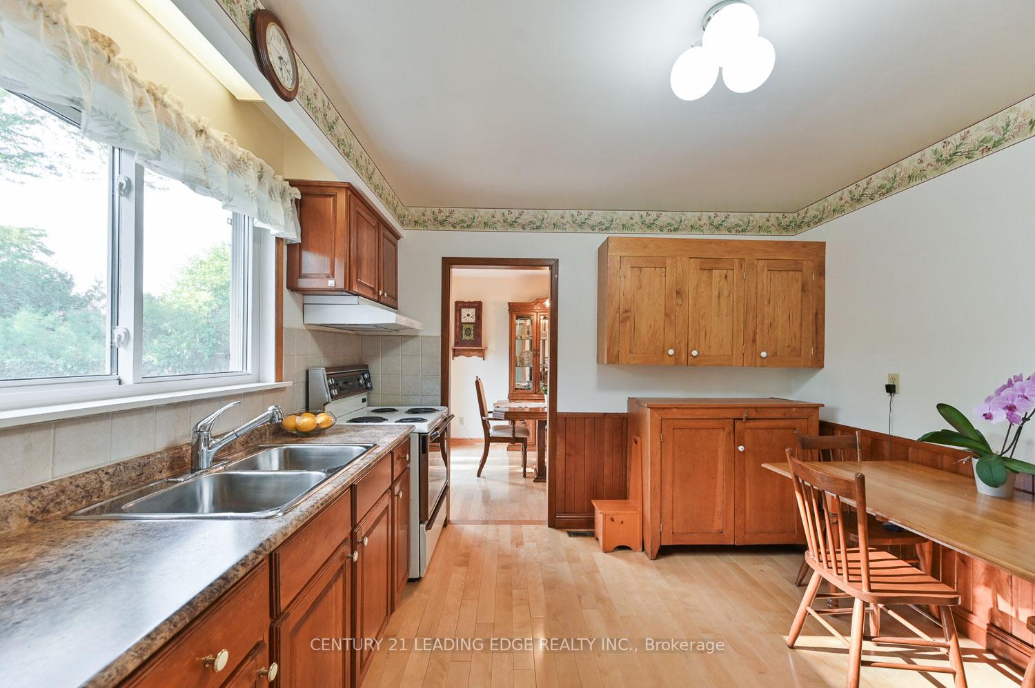 Photo 16 of 18 Sir Constantine Drive, Markham, Markham Village — HOMEH