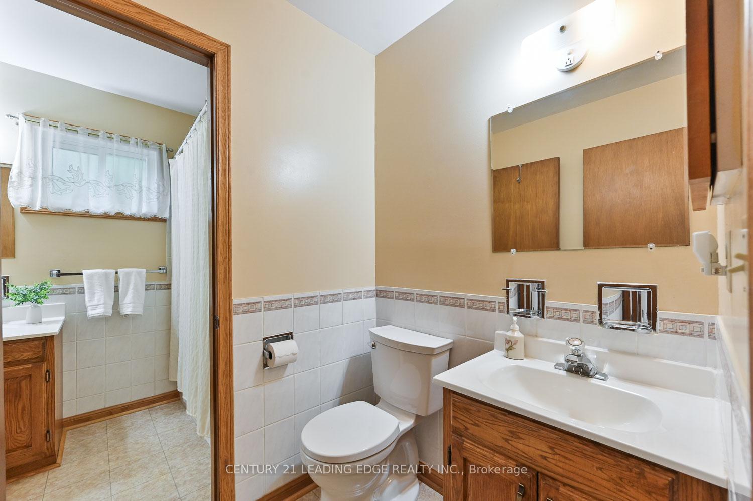 Photo 22 of 18 Sir Constantine Drive, Markham, Markham Village — HOMEH