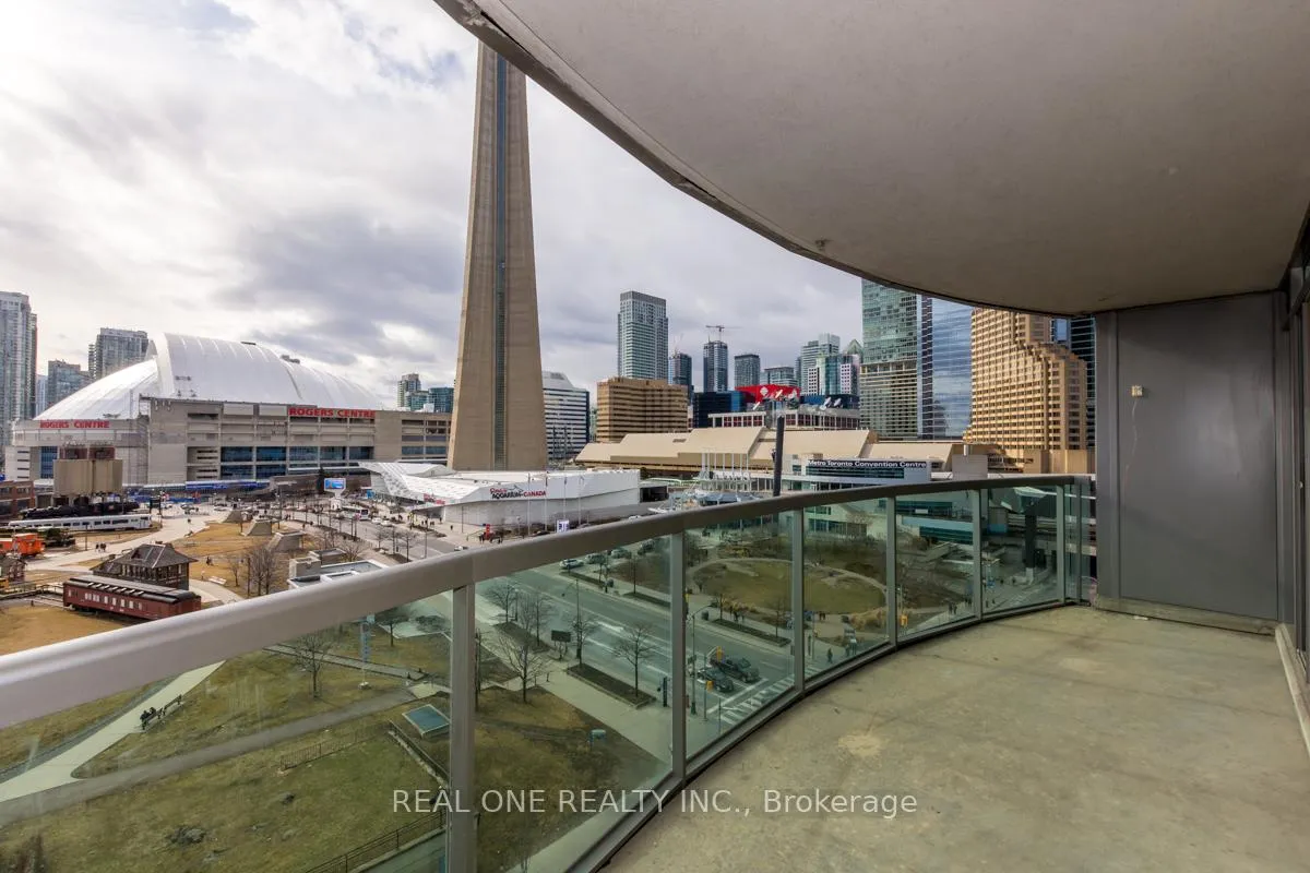 Photo 2 of Unit 1011, 51 Lower Simcoe Street, Toronto, Waterfront Communities — HOMEH