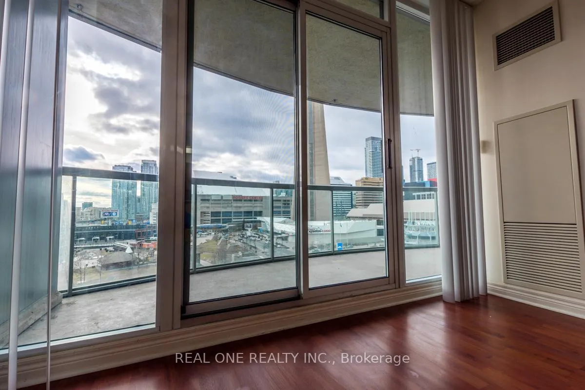 Photo 3 of Unit 1011, 51 Lower Simcoe Street, Toronto, Waterfront Communities — HOMEH