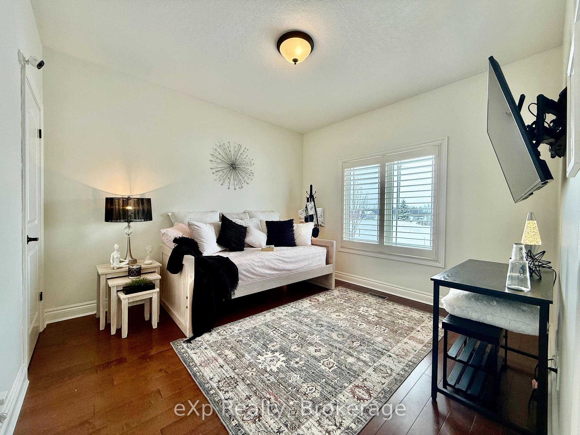 Photo 4 of 10 Brown Street S, Minto — HOMEH
