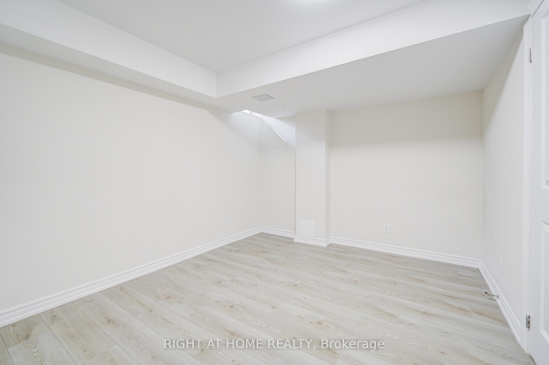 Photo 2 of Unit Basement, 33 John Stocks Way, Markham, Thornhill — HOMEH