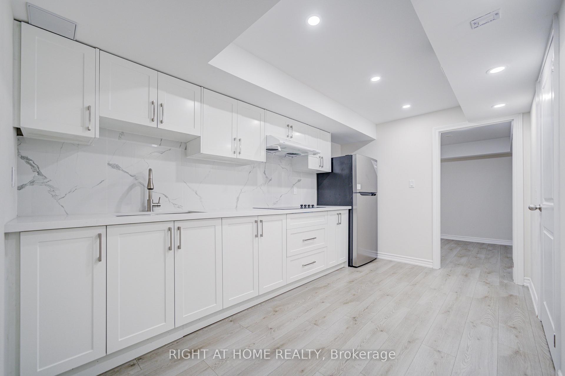 Photo 3 of Unit Basement, 33 John Stocks Way, Markham, Thornhill — HOMEH