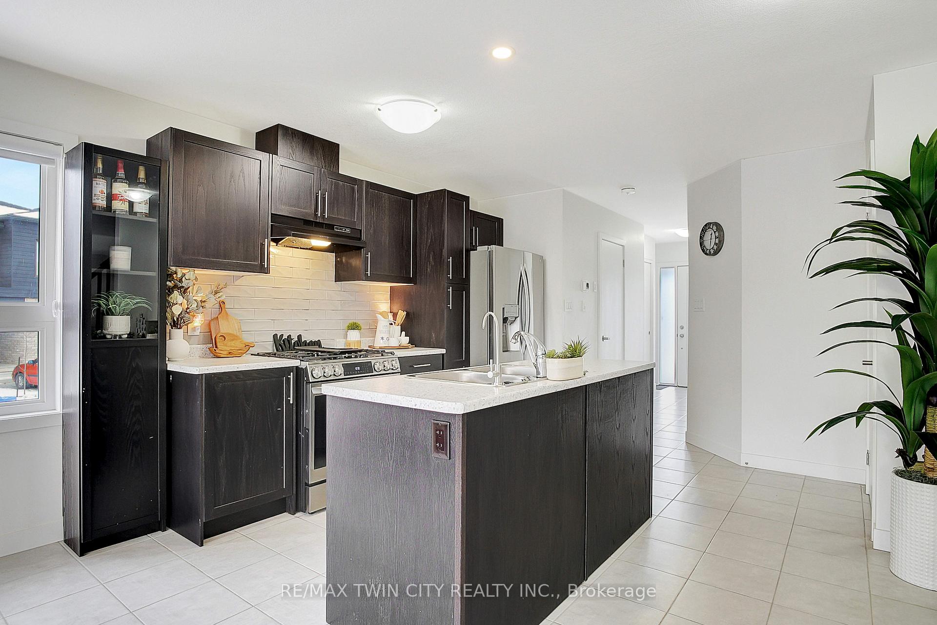 Photo 13 of 111 Pony Drive, Kitchener — HOMEH