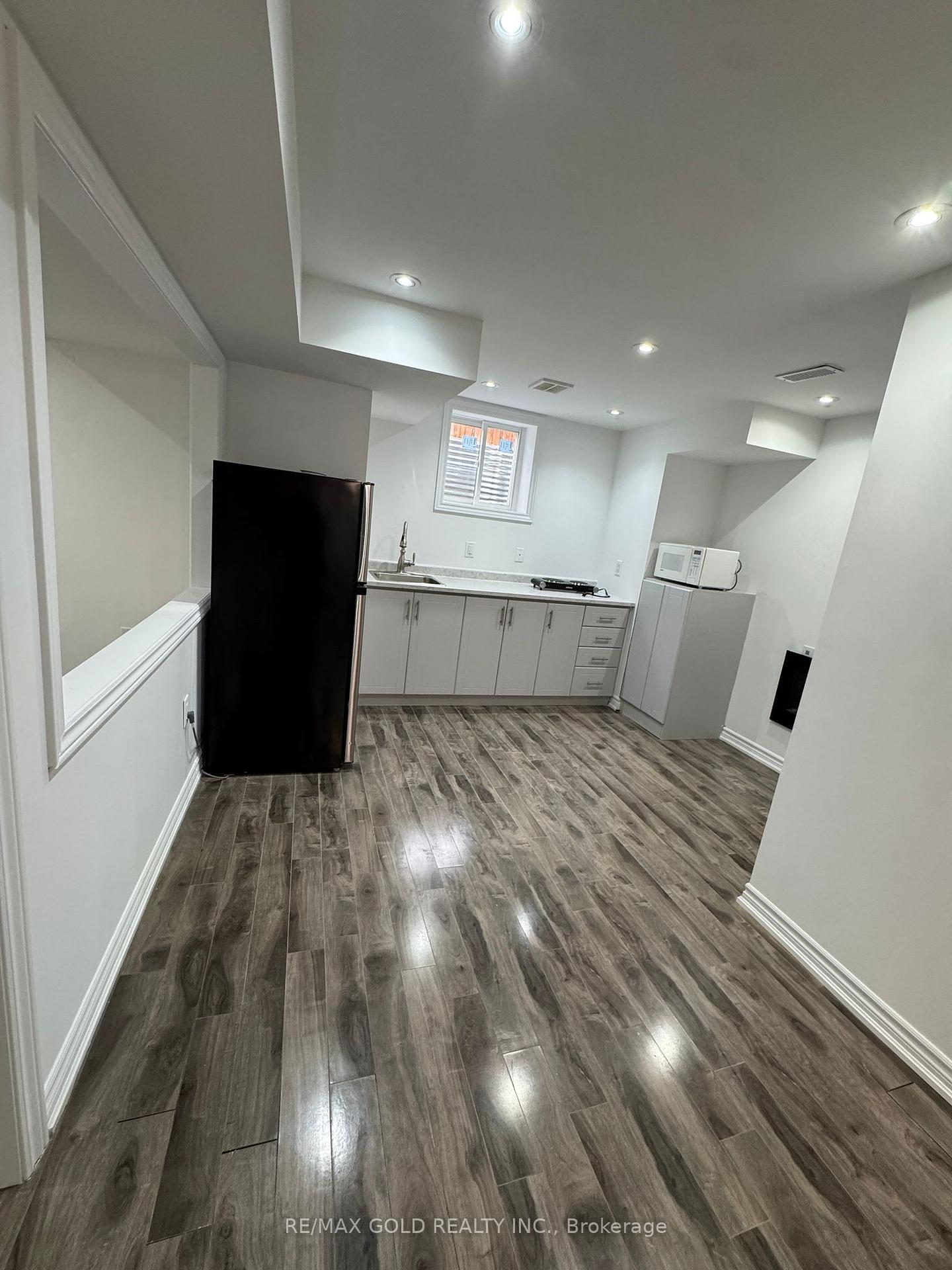Front of Unit Bsmt, 80 Dredge Court