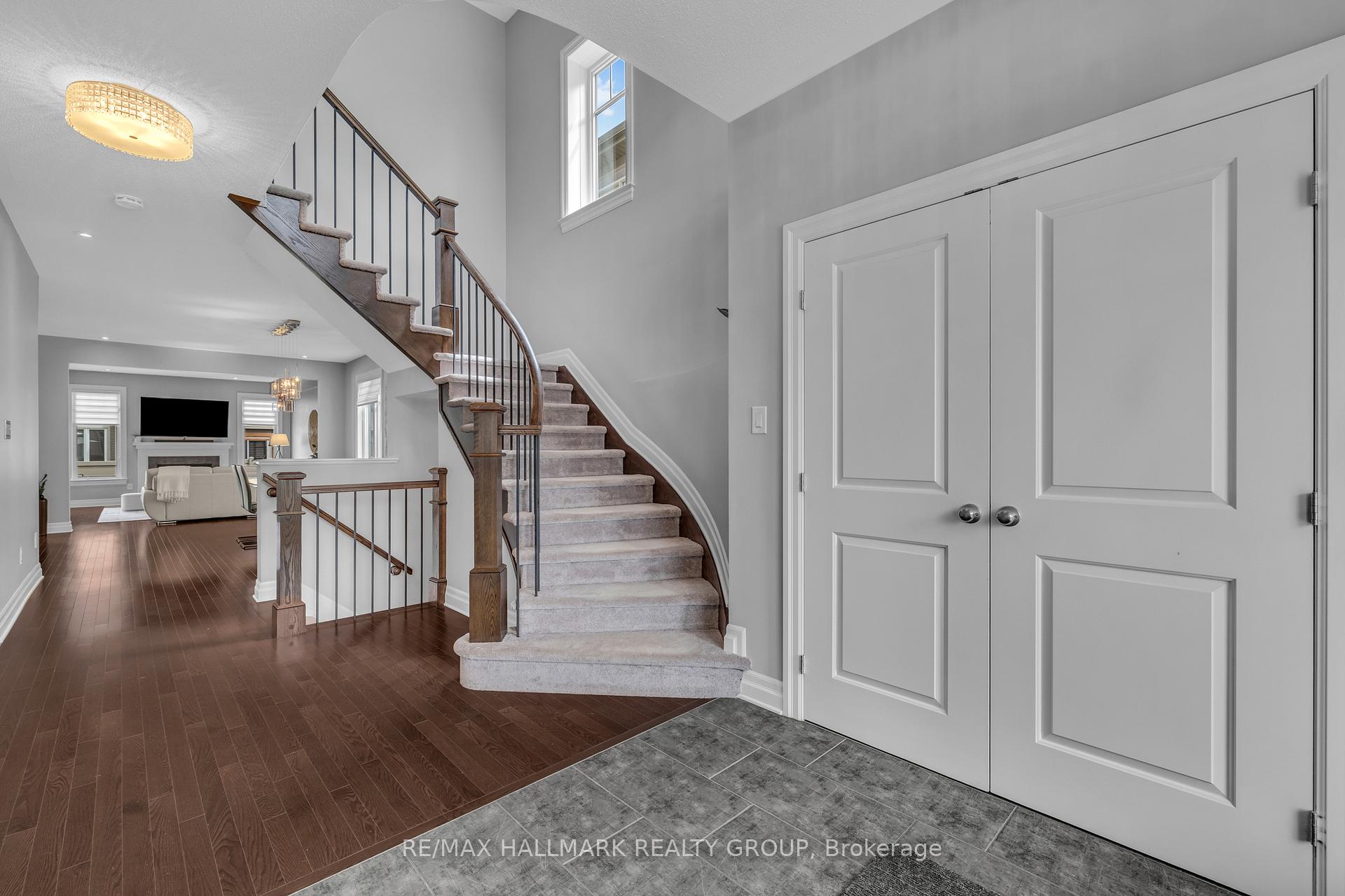 Photo 3 of 565 Rouncey Road, Ottawa, Kanata - Emerald Meadows/Trailwest — HOMEH