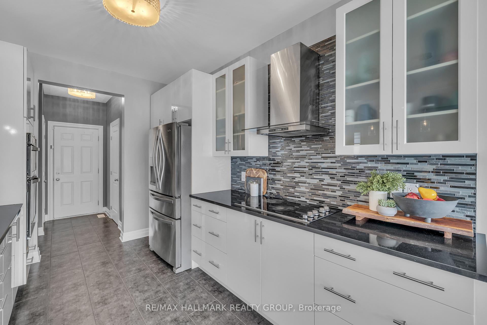 Photo 16 of 565 Rouncey Road, Ottawa, Kanata - Emerald Meadows/Trailwest — HOMEH