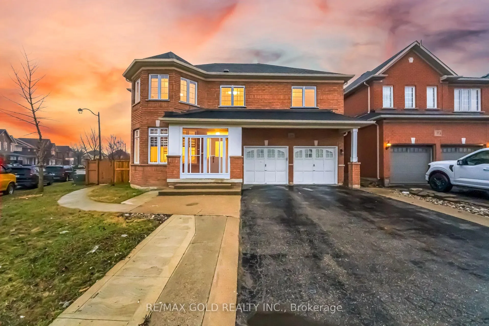 Front of 29 Laurentide Crescent