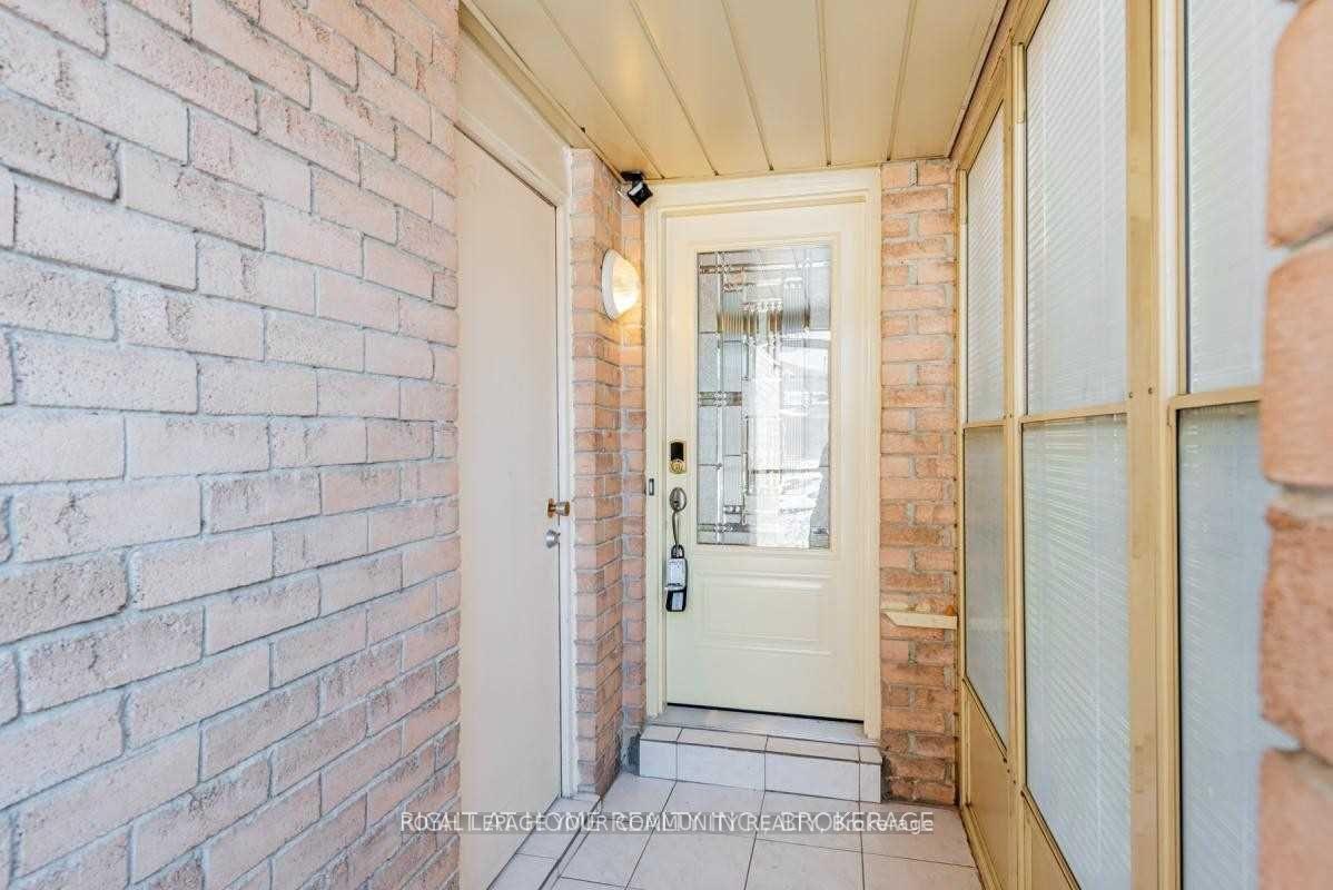 Photo 4 of 49 Sorrell Crescent, Markham, Milliken Mills East — HOMEH