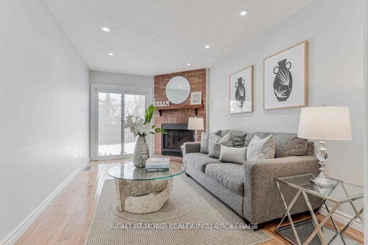 Photo 5 of 49 Sorrell Crescent, Markham, Milliken Mills East — HOMEH