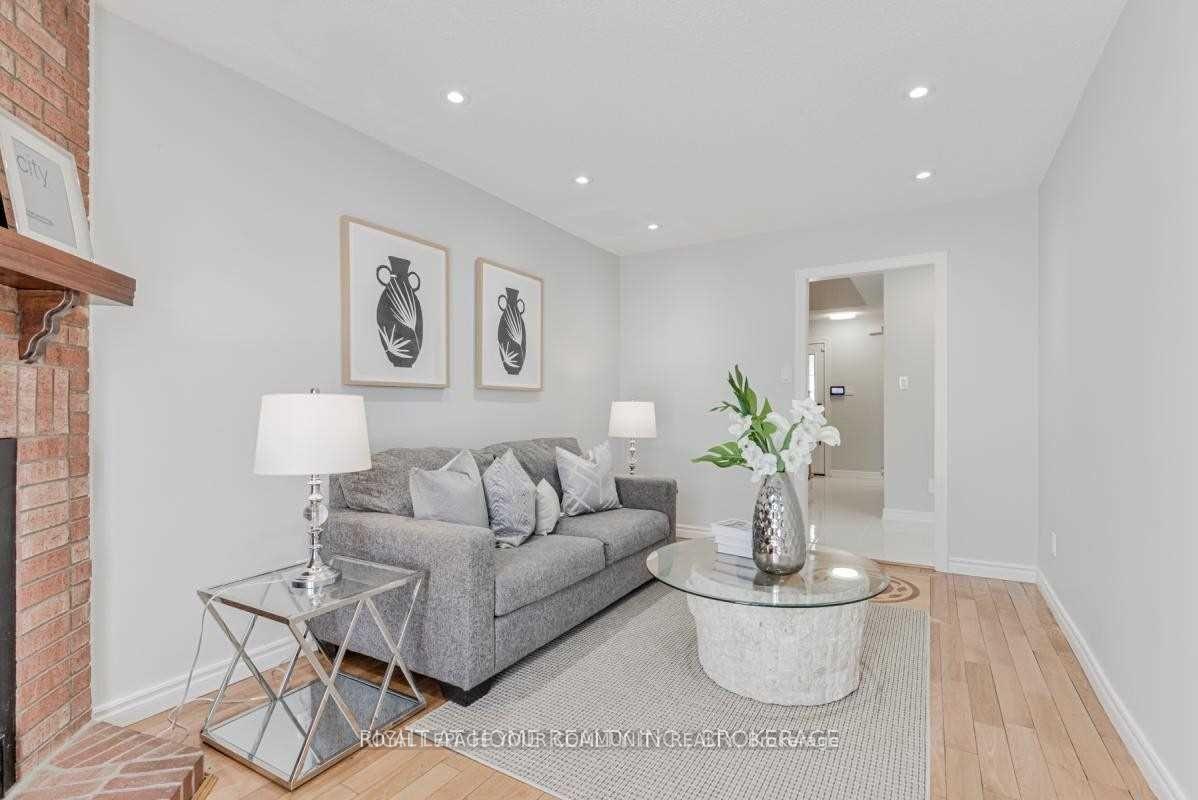 Photo 13 of 49 Sorrell Crescent, Markham, Milliken Mills East — HOMEH