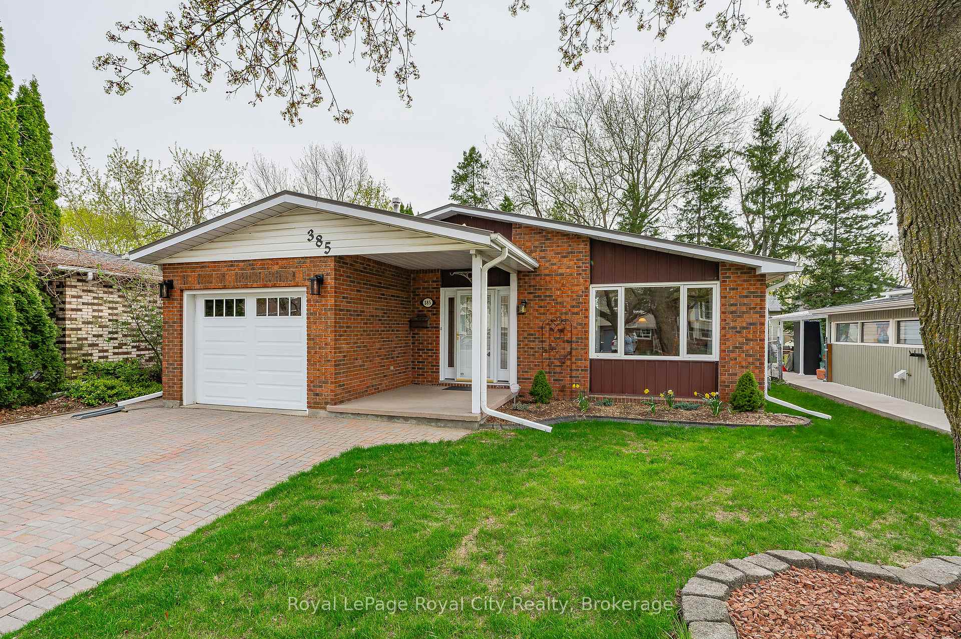 Photo 2 of 385 Heritage Drive, Kitchener — HOMEH