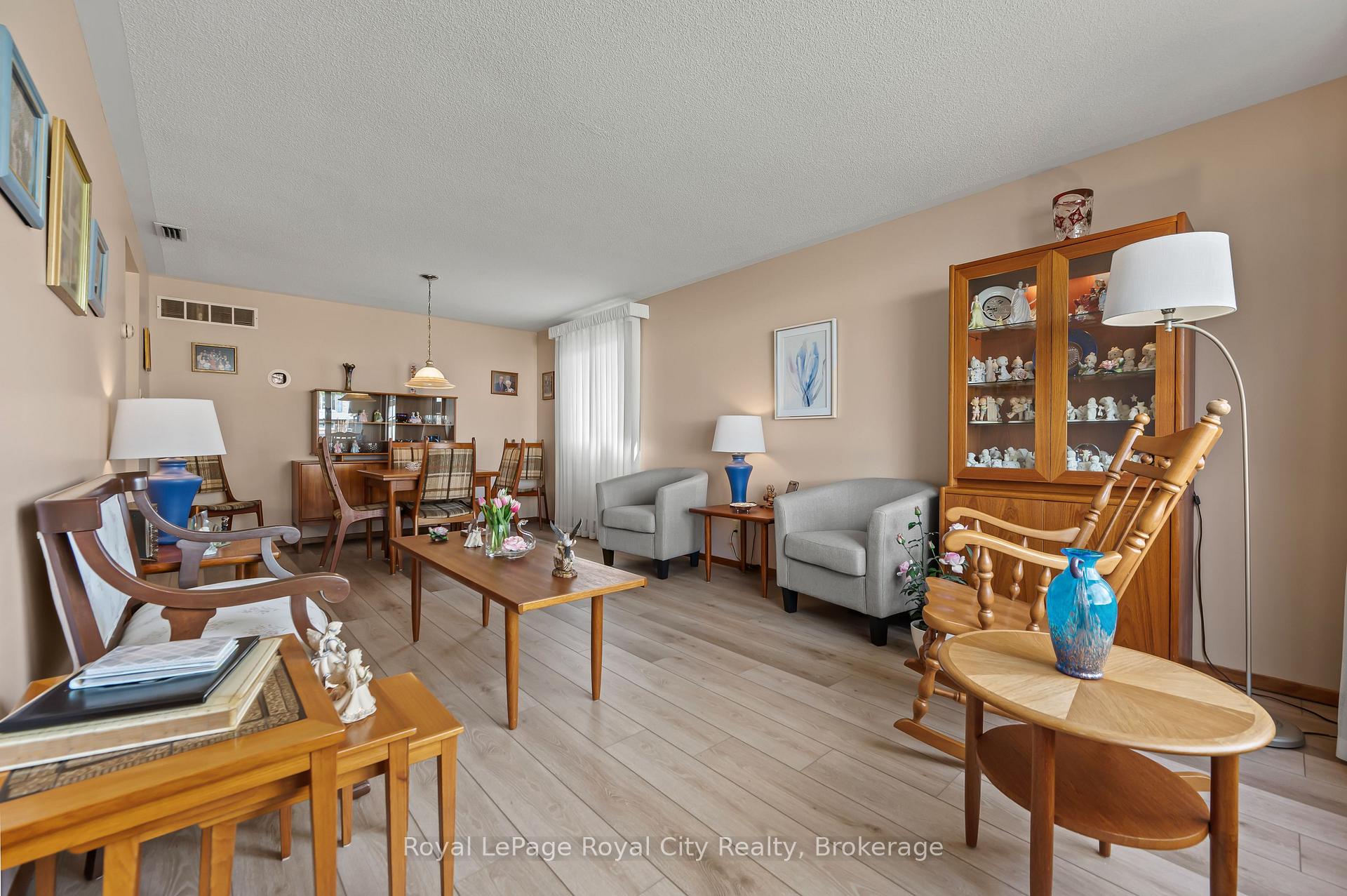 Photo 5 of 385 Heritage Drive, Kitchener — HOMEH