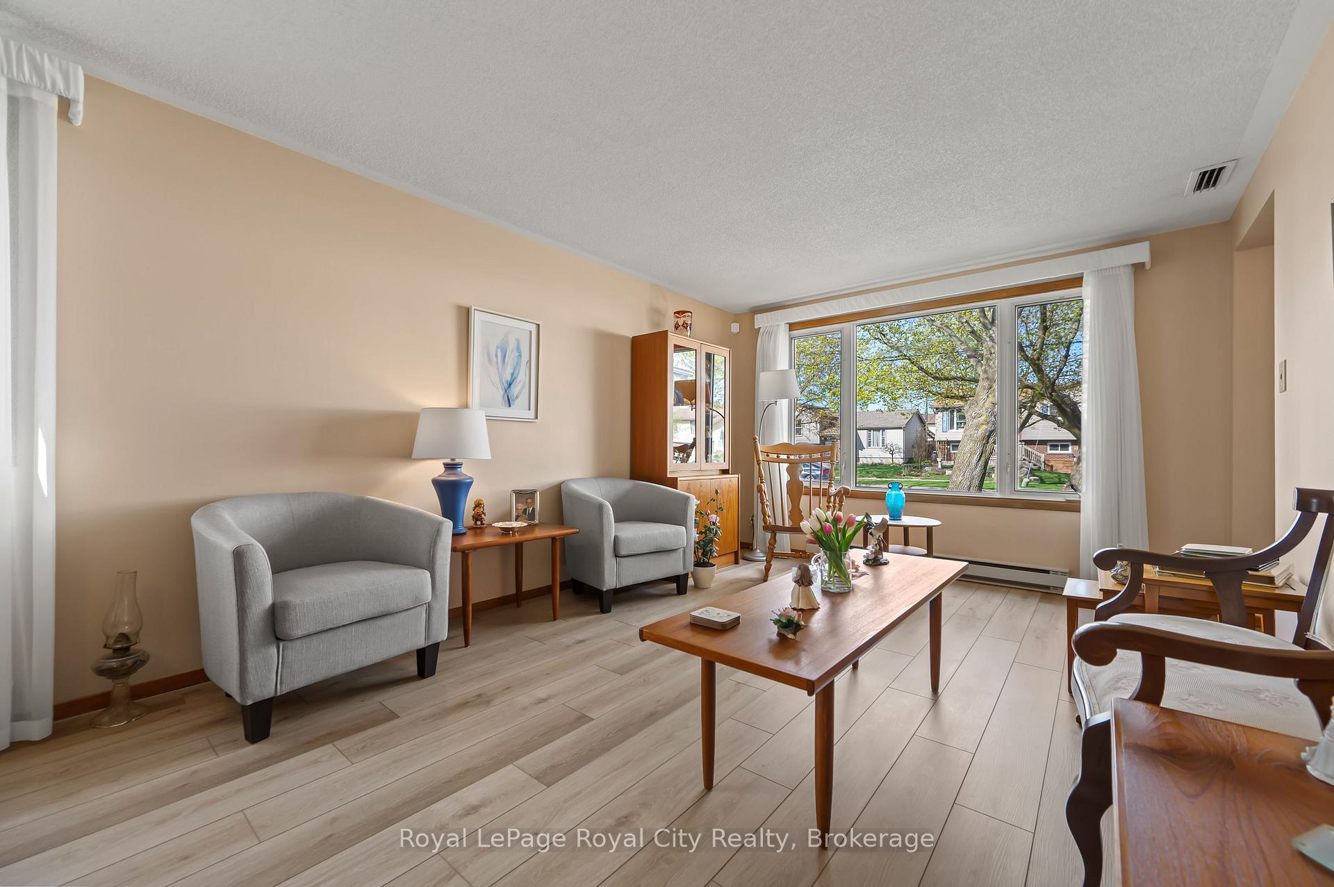 Photo 6 of 385 Heritage Drive, Kitchener — HOMEH