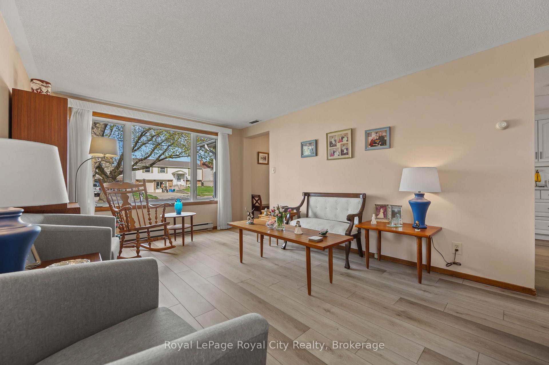 Photo 7 of 385 Heritage Drive, Kitchener — HOMEH