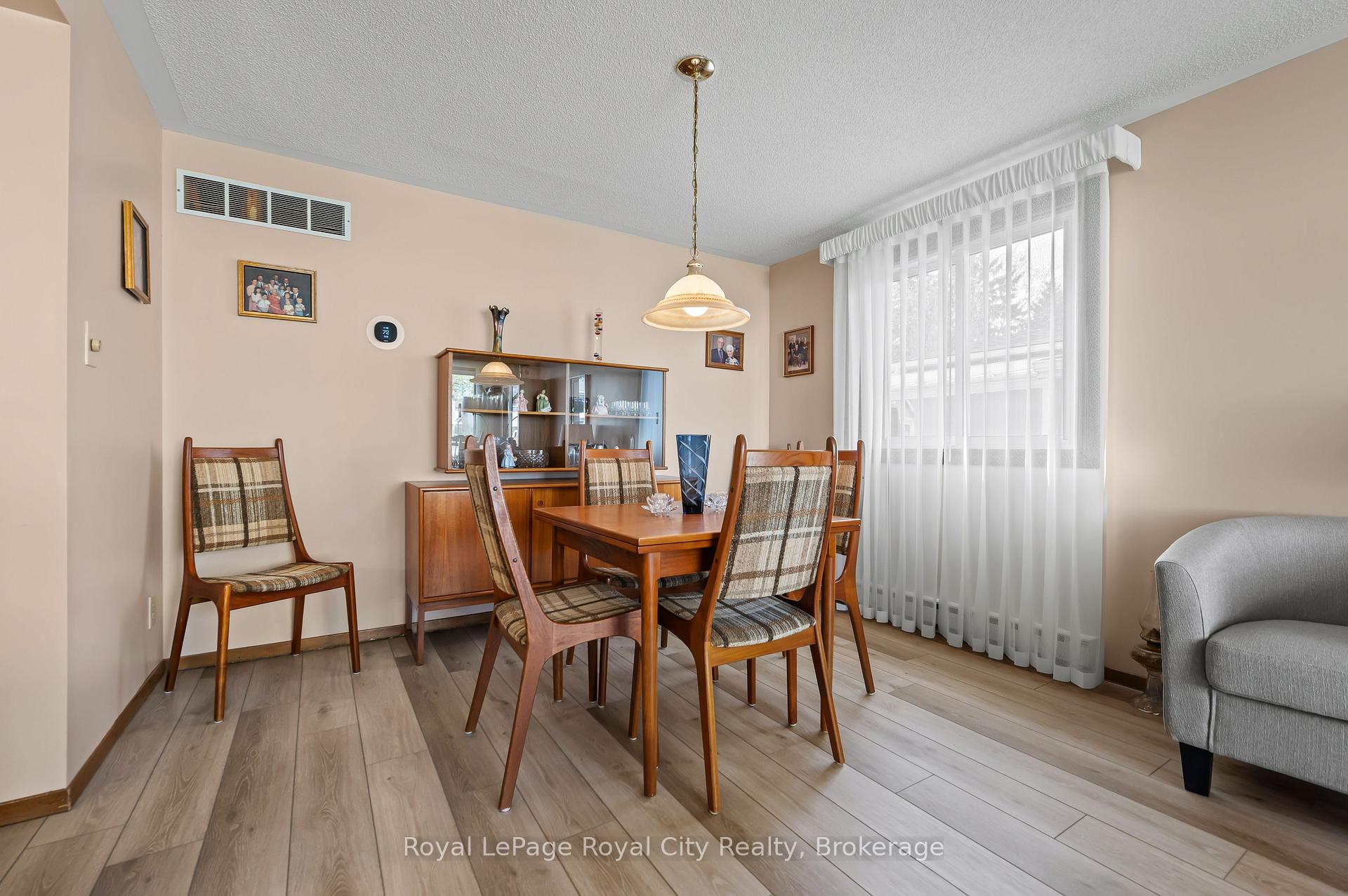 Photo 8 of 385 Heritage Drive, Kitchener — HOMEH