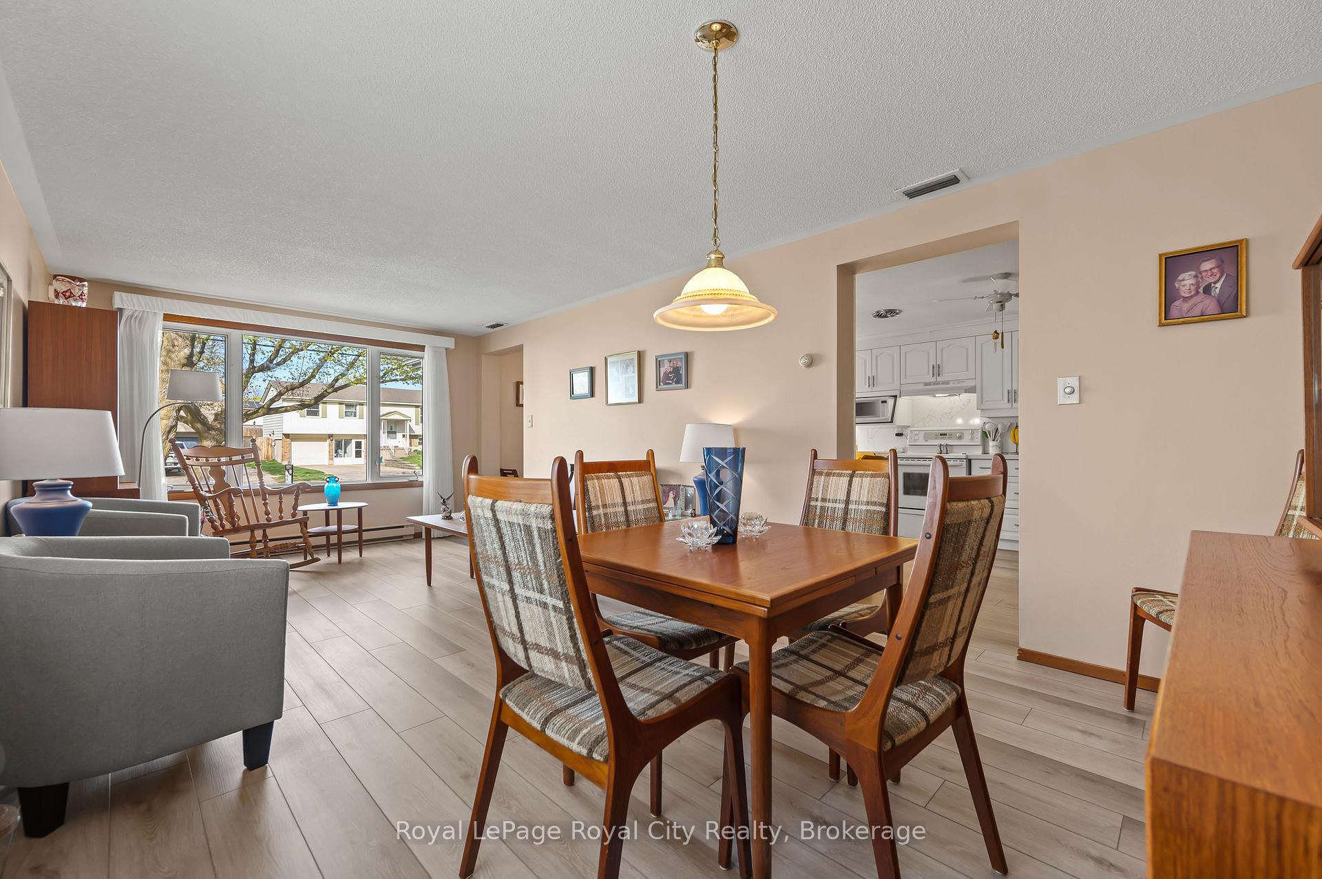 Photo 9 of 385 Heritage Drive, Kitchener — HOMEH