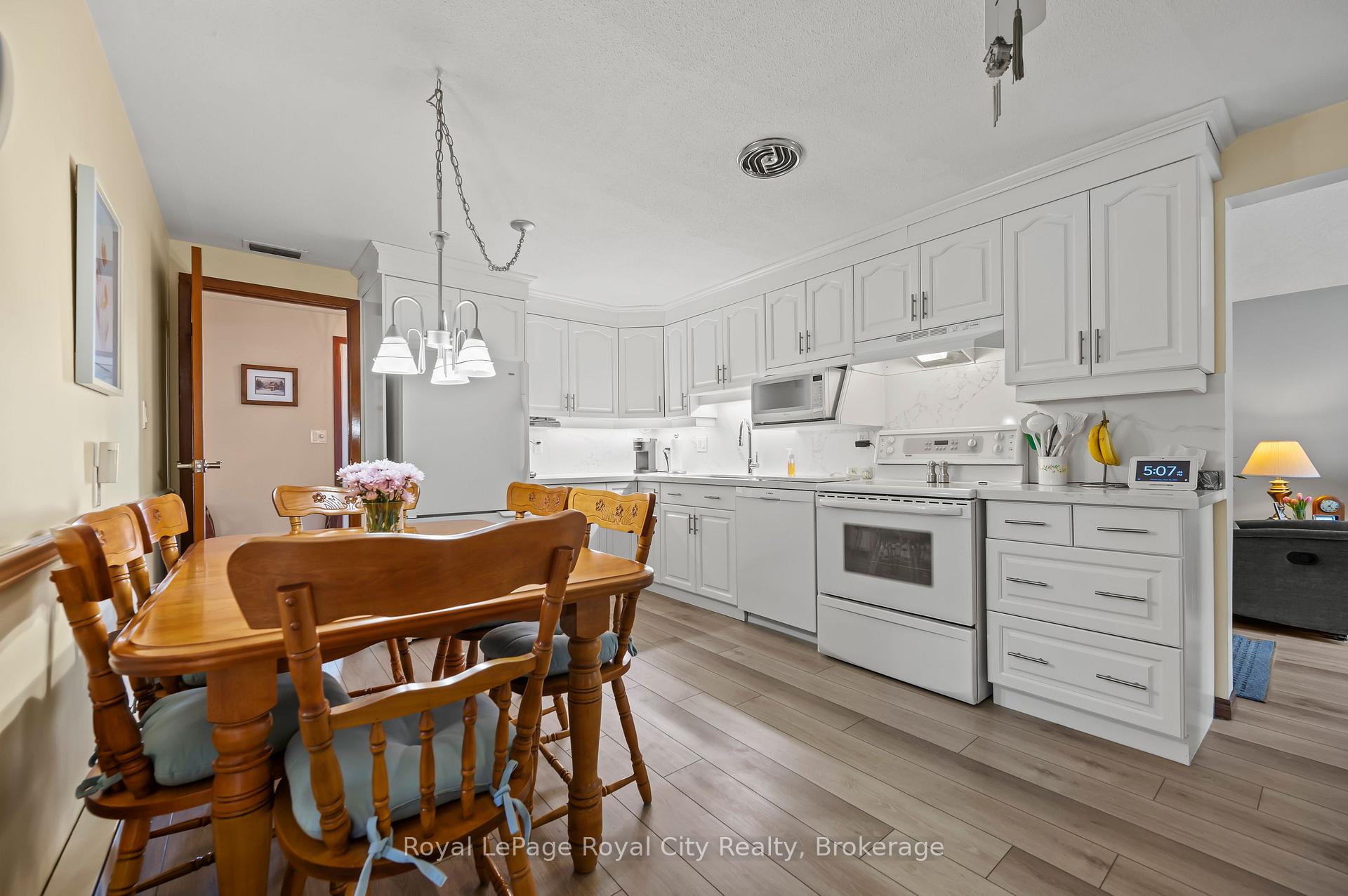 Photo 12 of 385 Heritage Drive, Kitchener — HOMEH