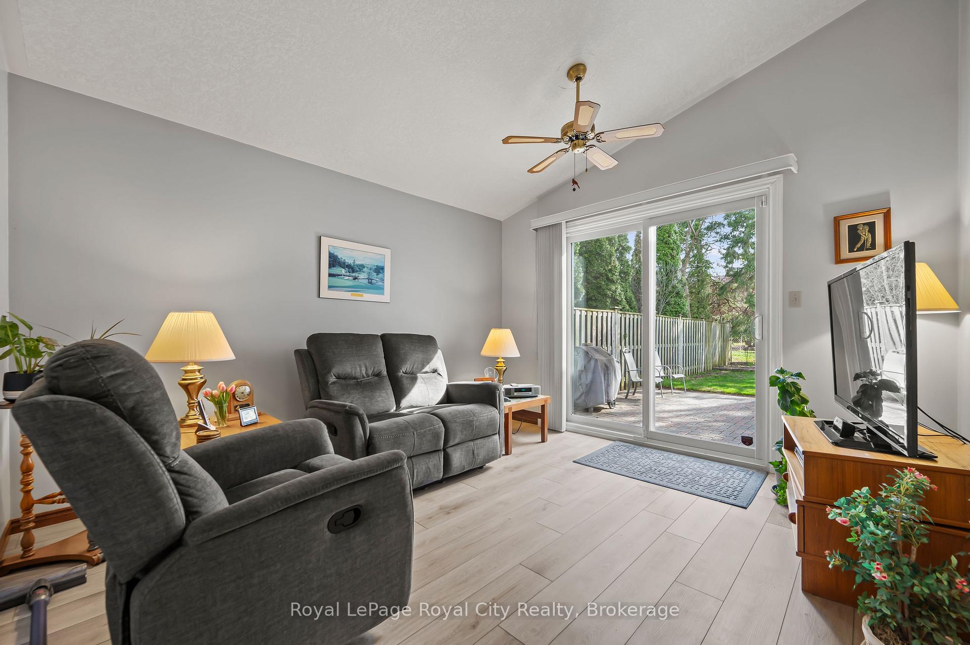 Photo 14 of 385 Heritage Drive, Kitchener — HOMEH
