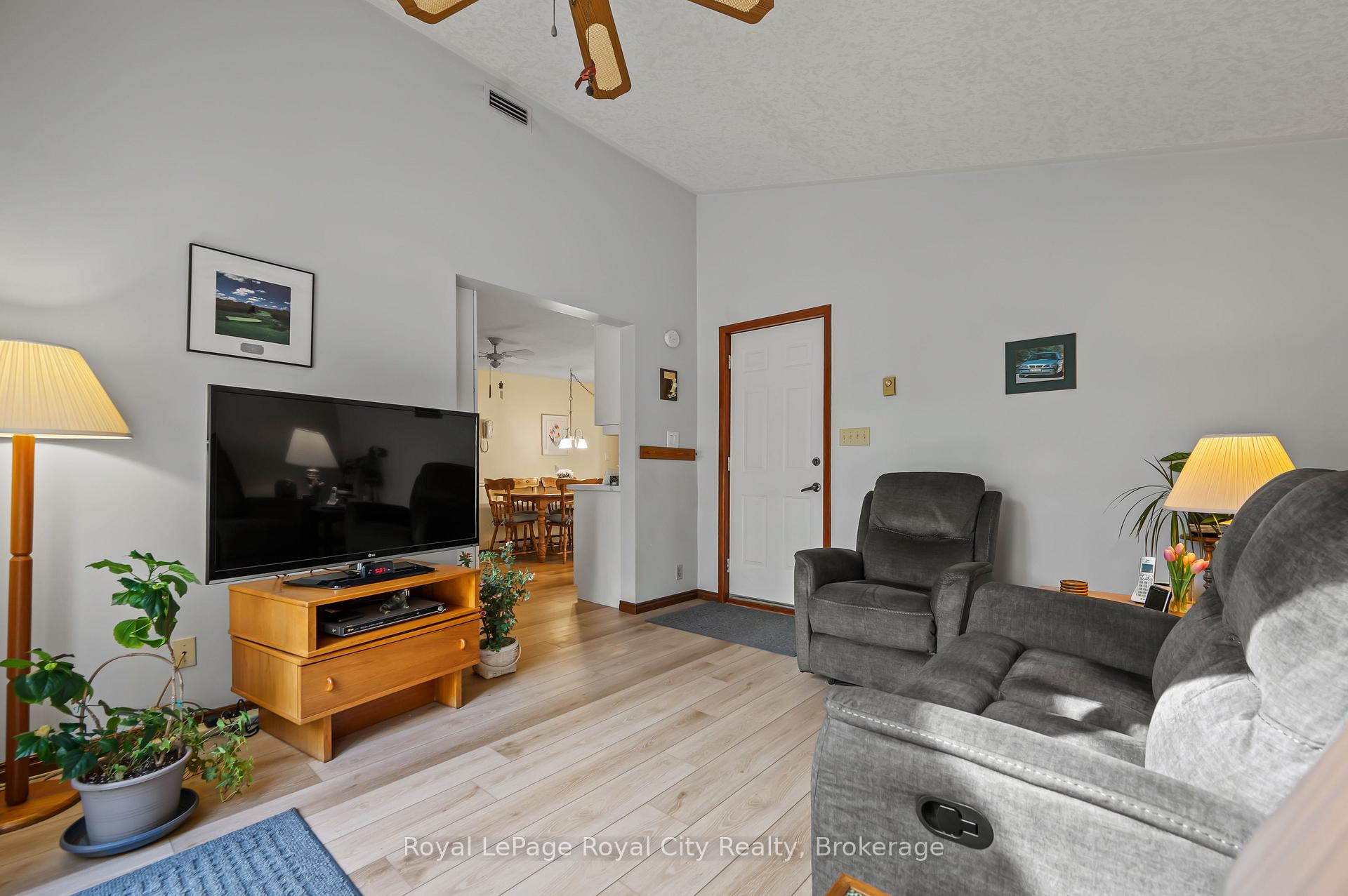 Photo 15 of 385 Heritage Drive, Kitchener — HOMEH