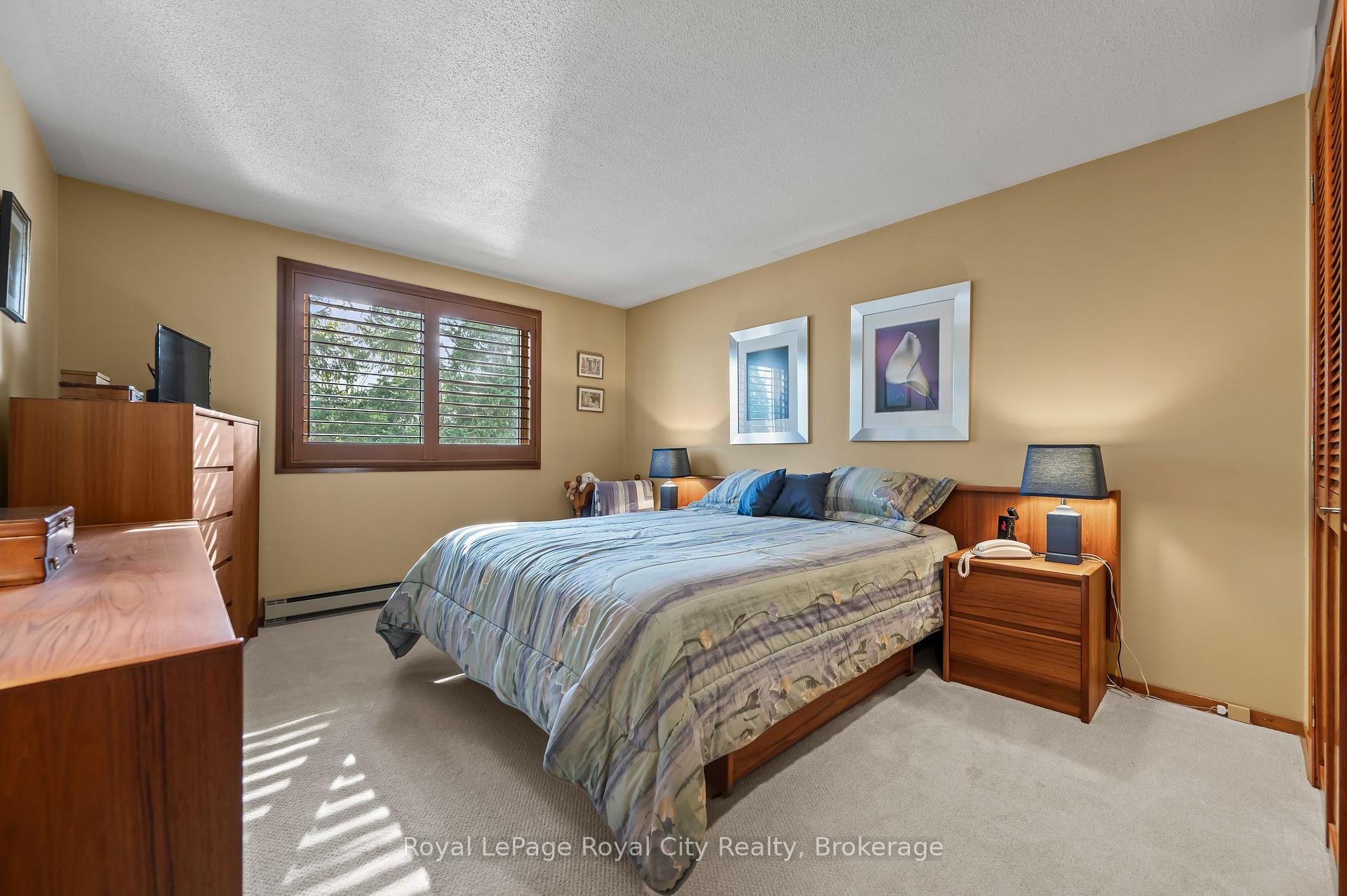 Photo 17 of 385 Heritage Drive, Kitchener — HOMEH