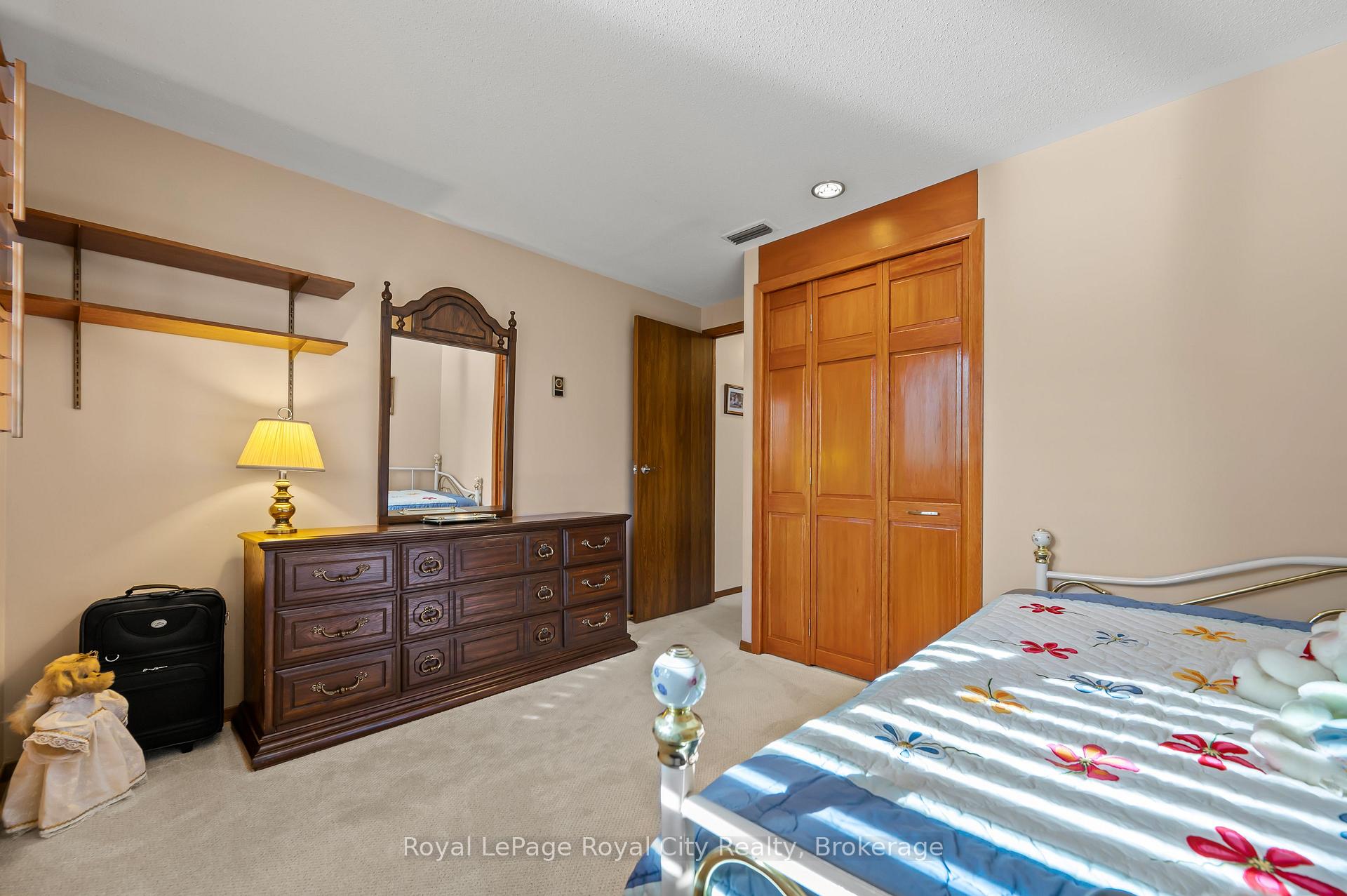 Photo 20 of 385 Heritage Drive, Kitchener — HOMEH