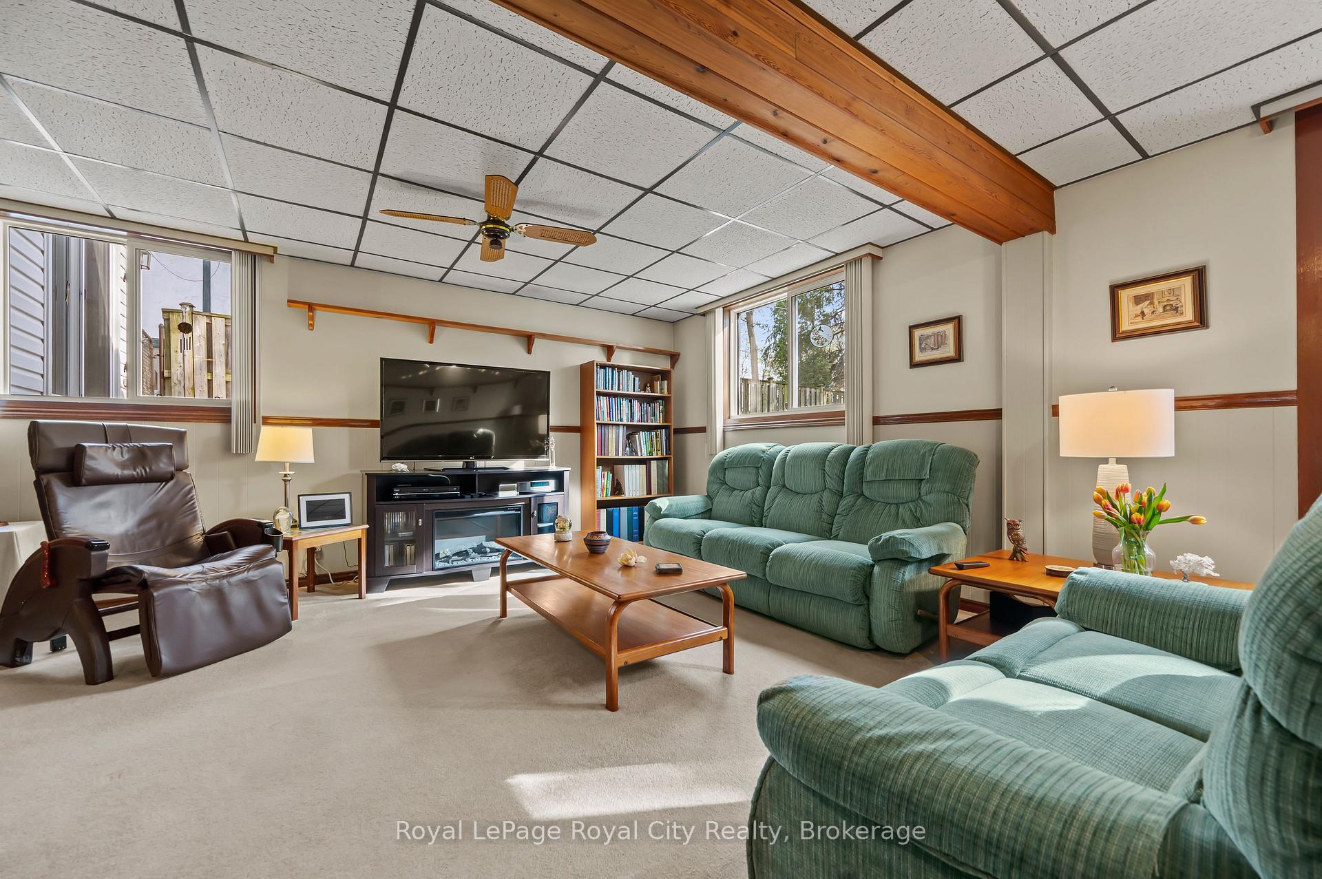 Photo 24 of 385 Heritage Drive, Kitchener — HOMEH