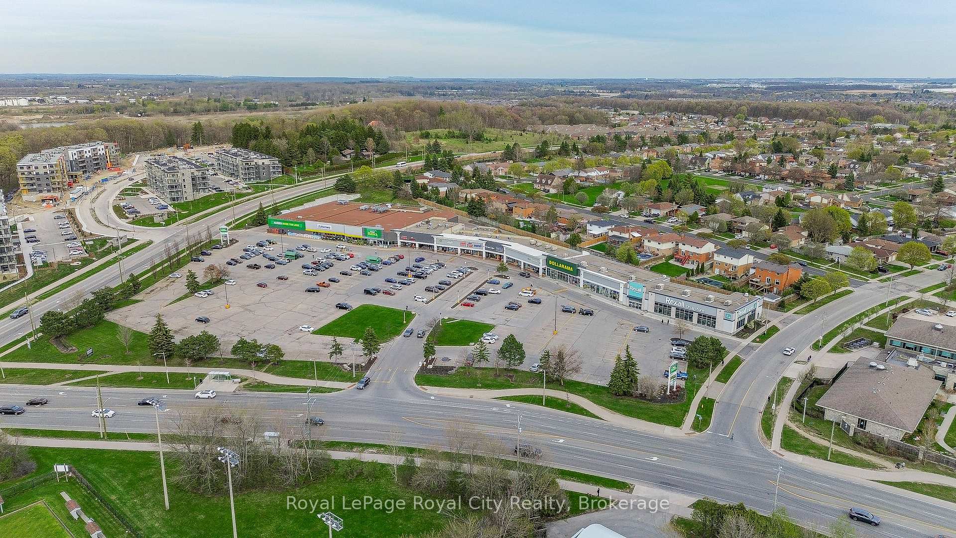 Photo 35 of 385 Heritage Drive, Kitchener — HOMEH