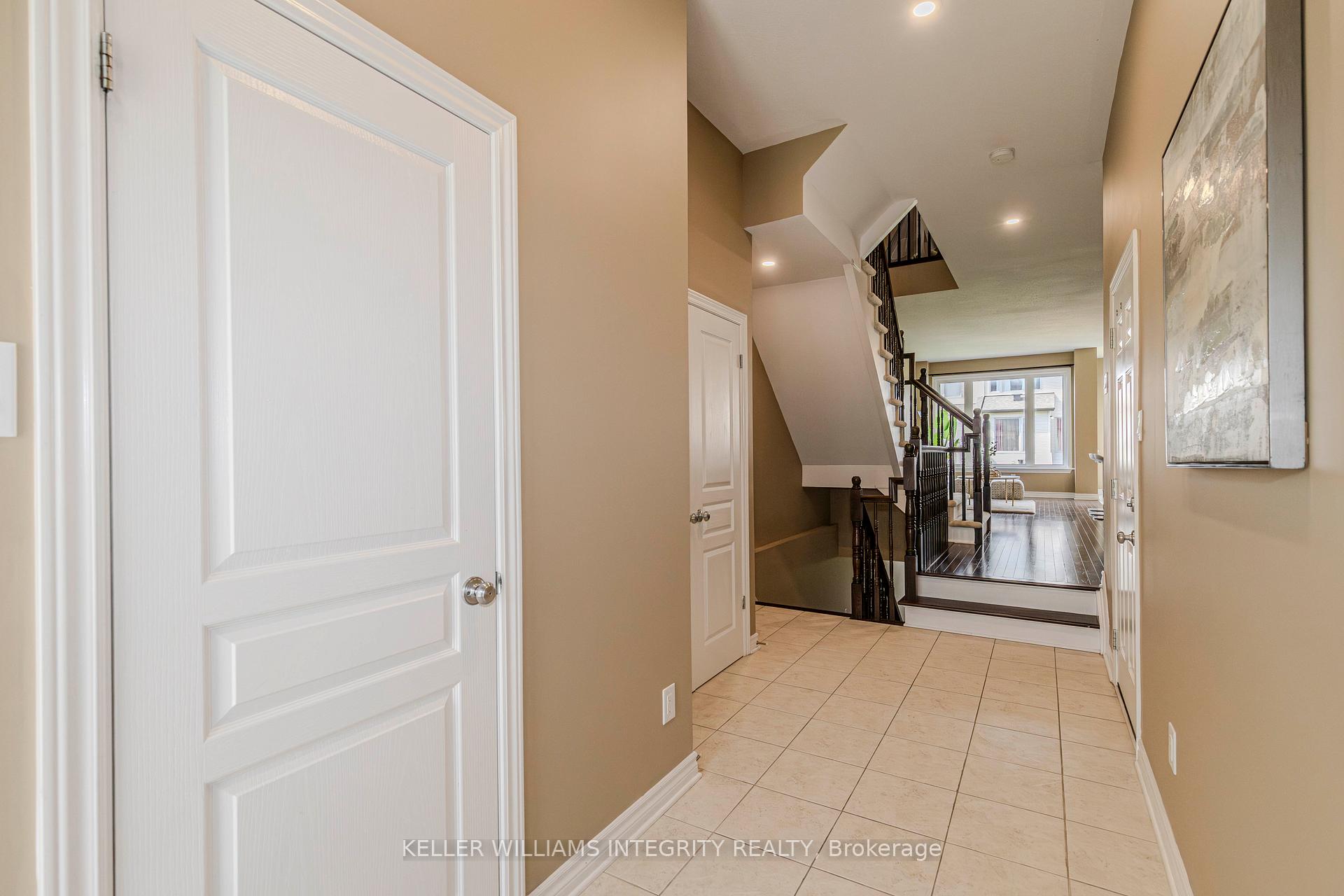 Photo 3 of 951 Fletcher Circle, Ottawa, Kanata - Kanata Lakes/Heritage Hills — HOMEH