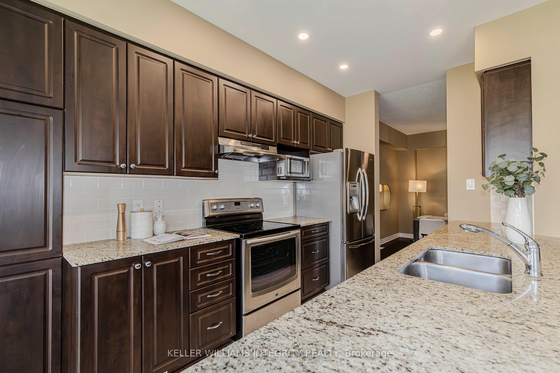 Photo 12 of 951 Fletcher Circle, Ottawa, Kanata - Kanata Lakes/Heritage Hills — HOMEH
