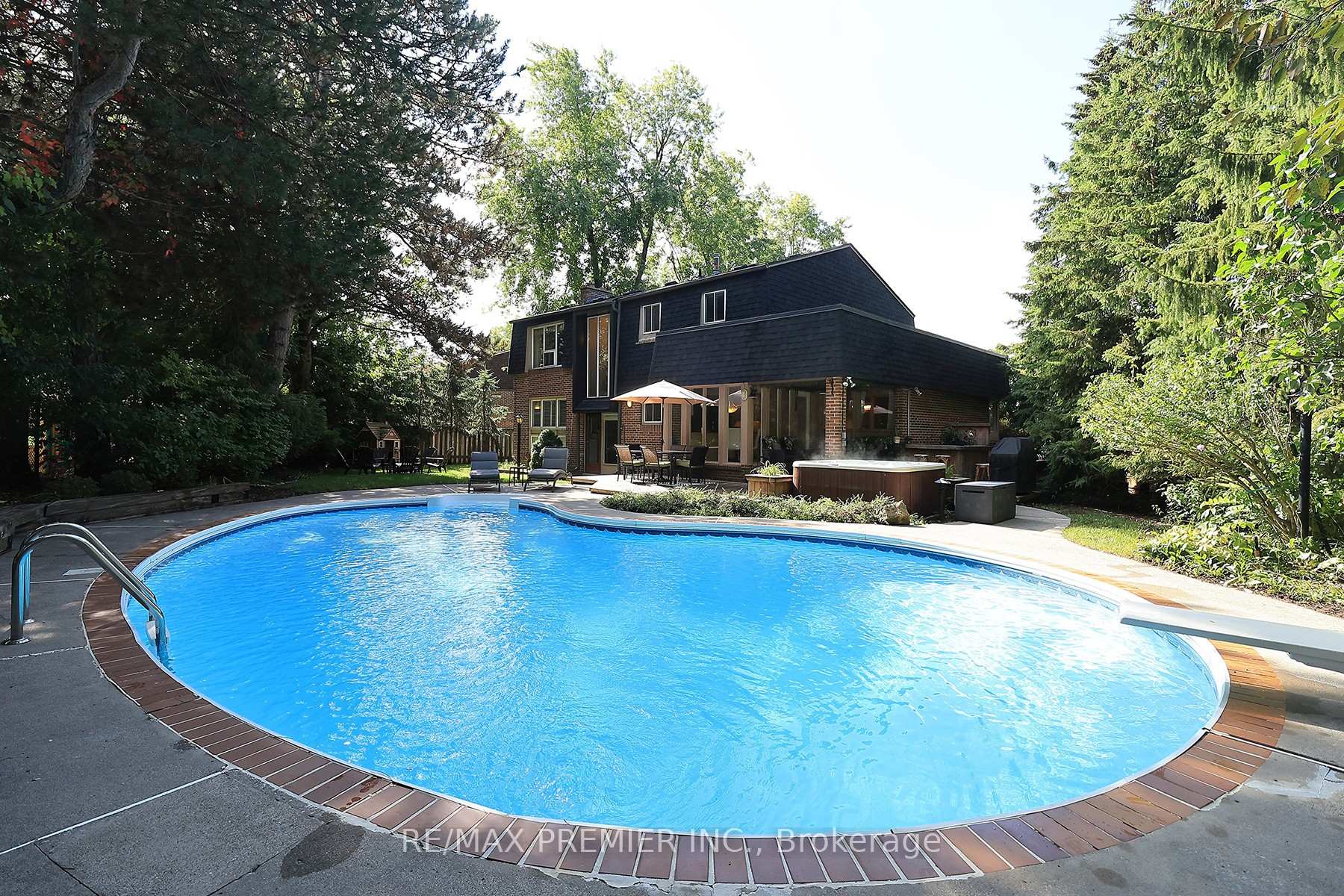 Photo 2 of 70 Captain Rolph Court, Markham, Markham Village — HOMEH
