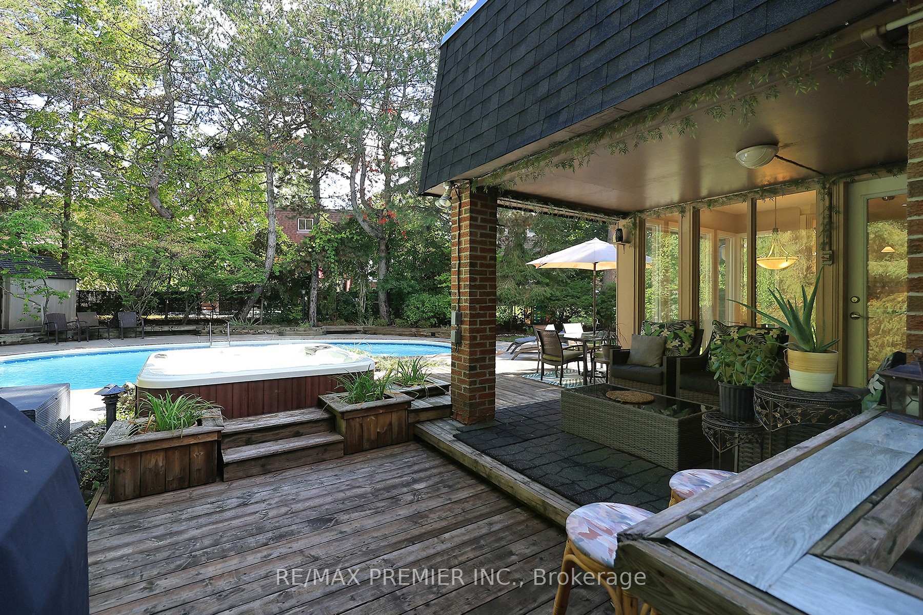 Photo 9 of 70 Captain Rolph Court, Markham, Markham Village — HOMEH