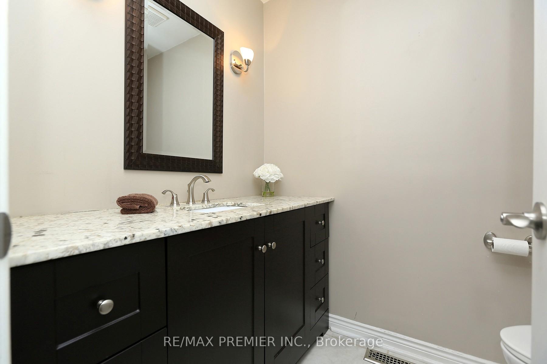 Photo 11 of 70 Captain Rolph Court, Markham, Markham Village — HOMEH