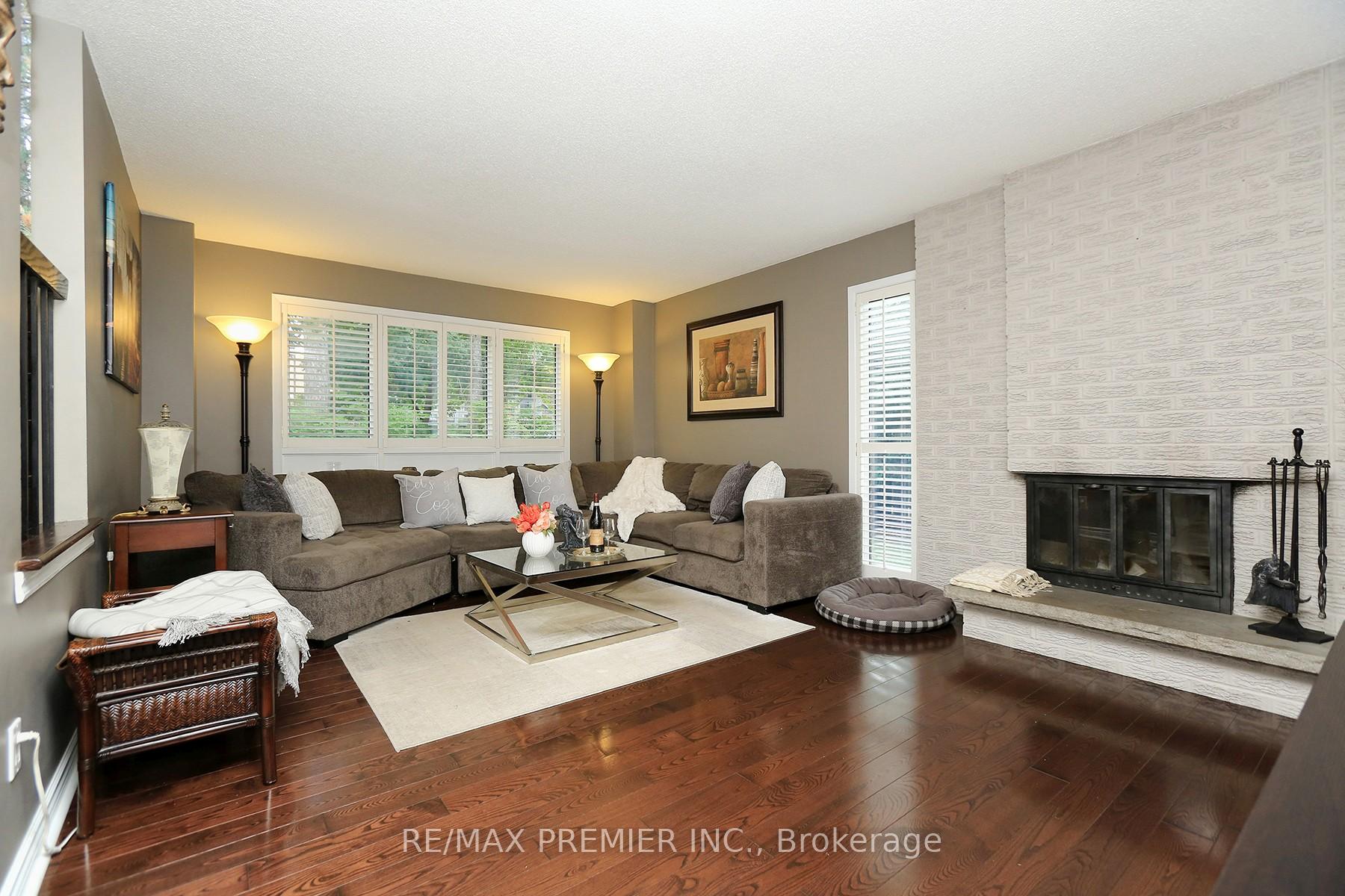 Photo 12 of 70 Captain Rolph Court, Markham, Markham Village — HOMEH