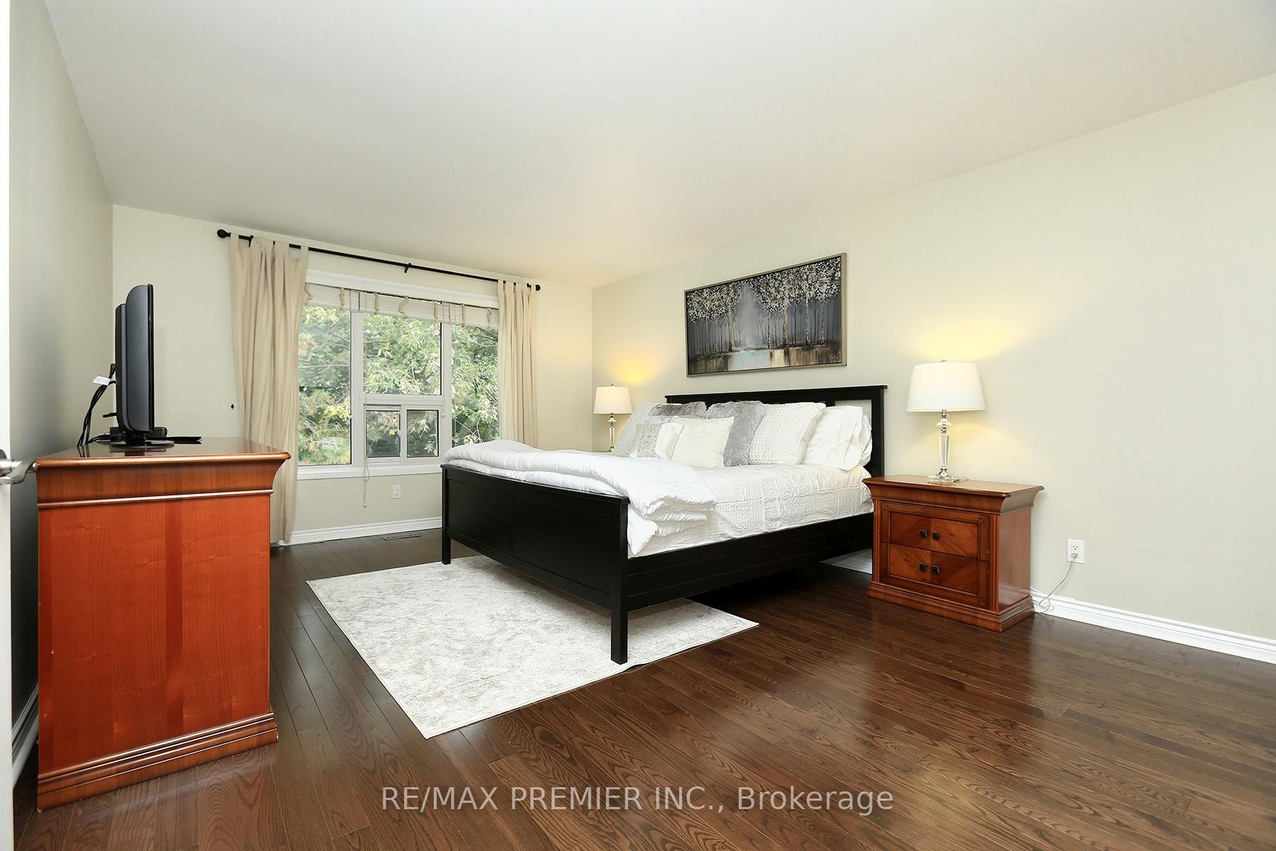 Photo 15 of 70 Captain Rolph Court, Markham, Markham Village — HOMEH