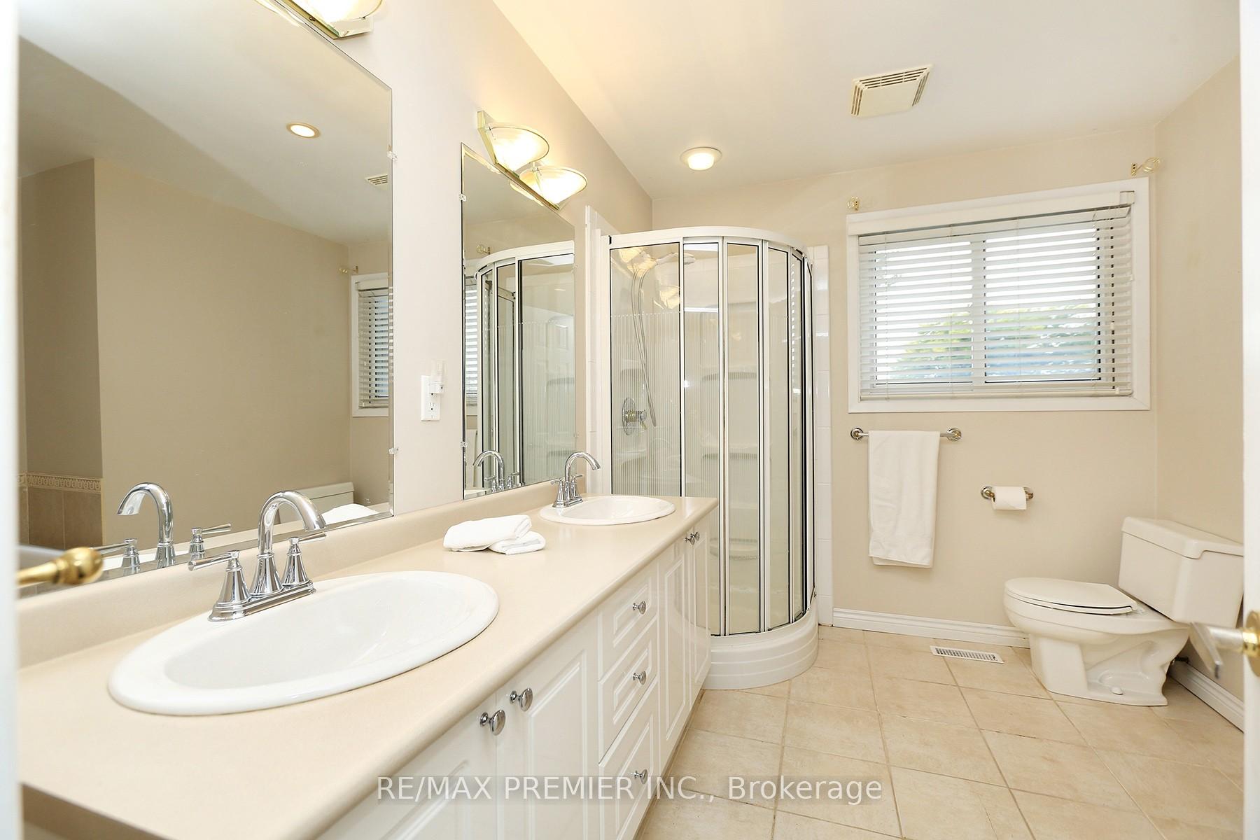 Photo 16 of 70 Captain Rolph Court, Markham, Markham Village — HOMEH