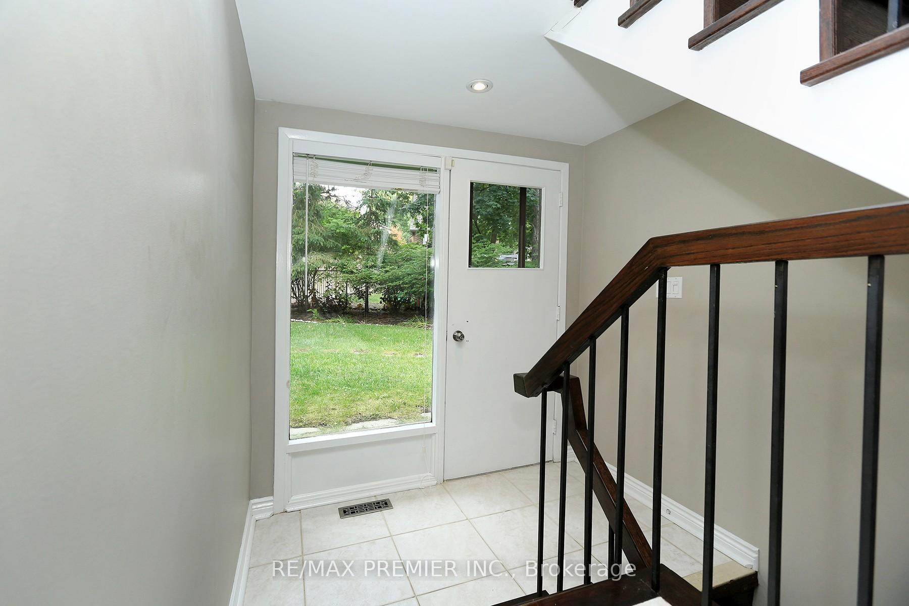 Photo 22 of 70 Captain Rolph Court, Markham, Markham Village — HOMEH