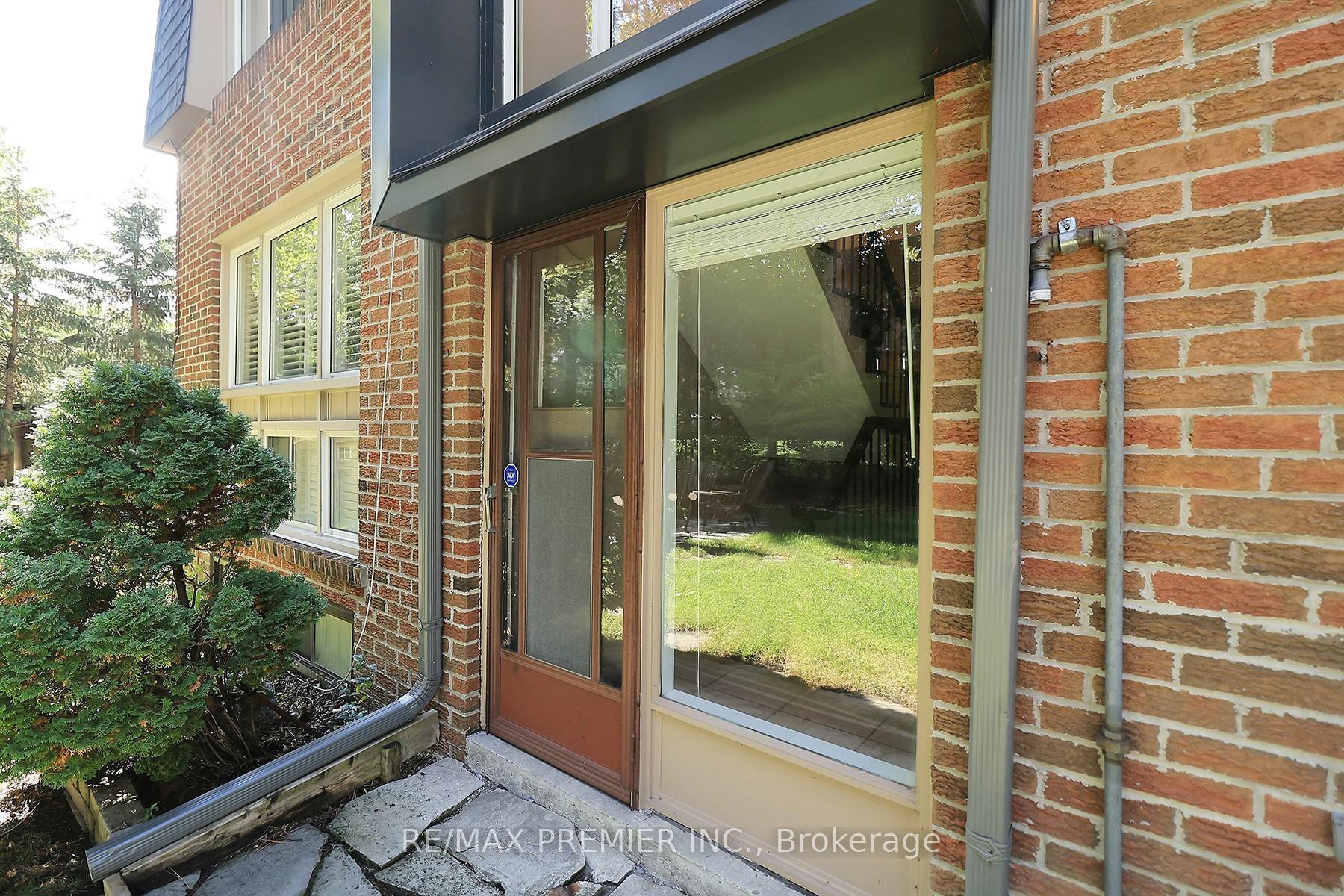 Photo 33 of 70 Captain Rolph Court, Markham, Markham Village — HOMEH
