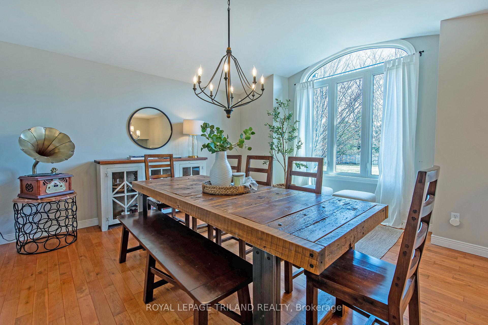 Photo 4 of 78 Birchcrest Drive, Middlesex Centre, Kilworth — HOMEH